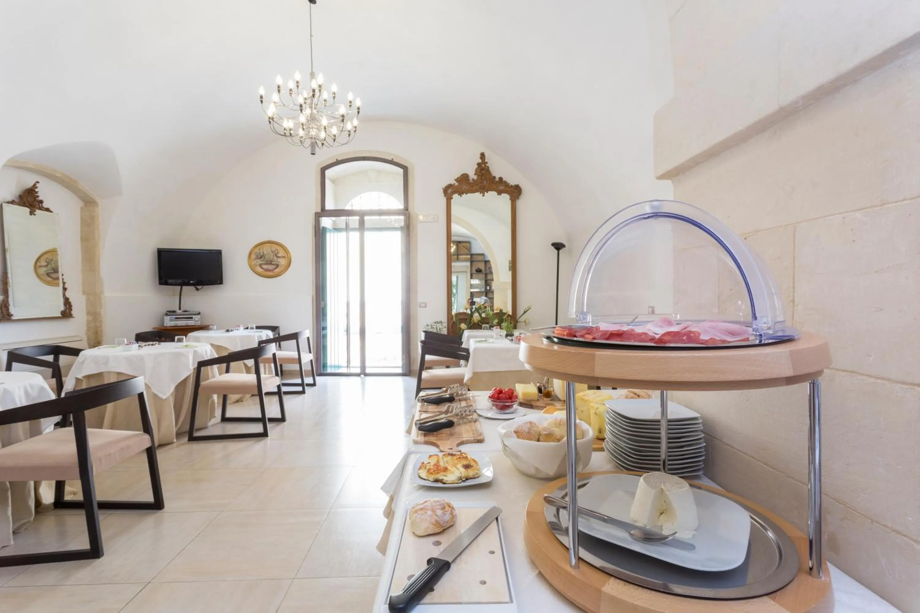 Buffet breakfast in Hotel Novecento