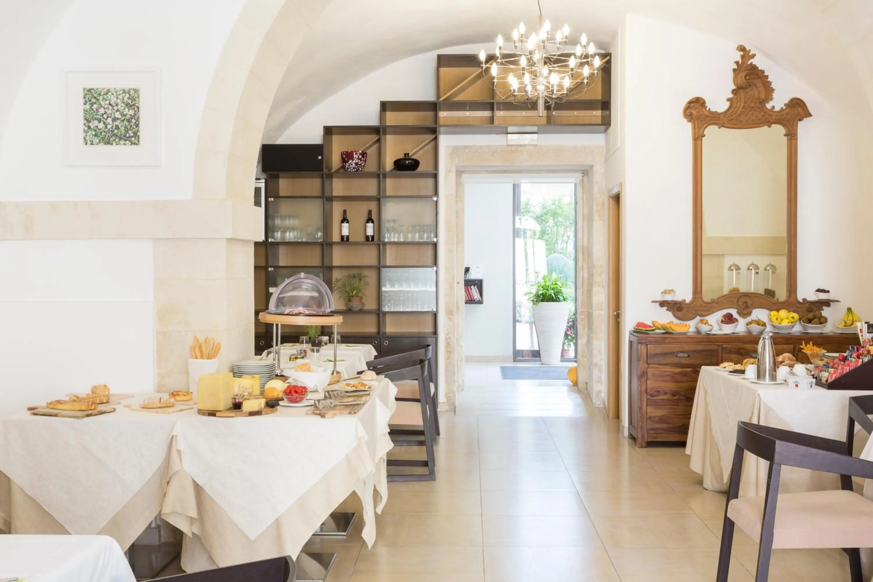 Buffet breakfast in Hotel Novecento