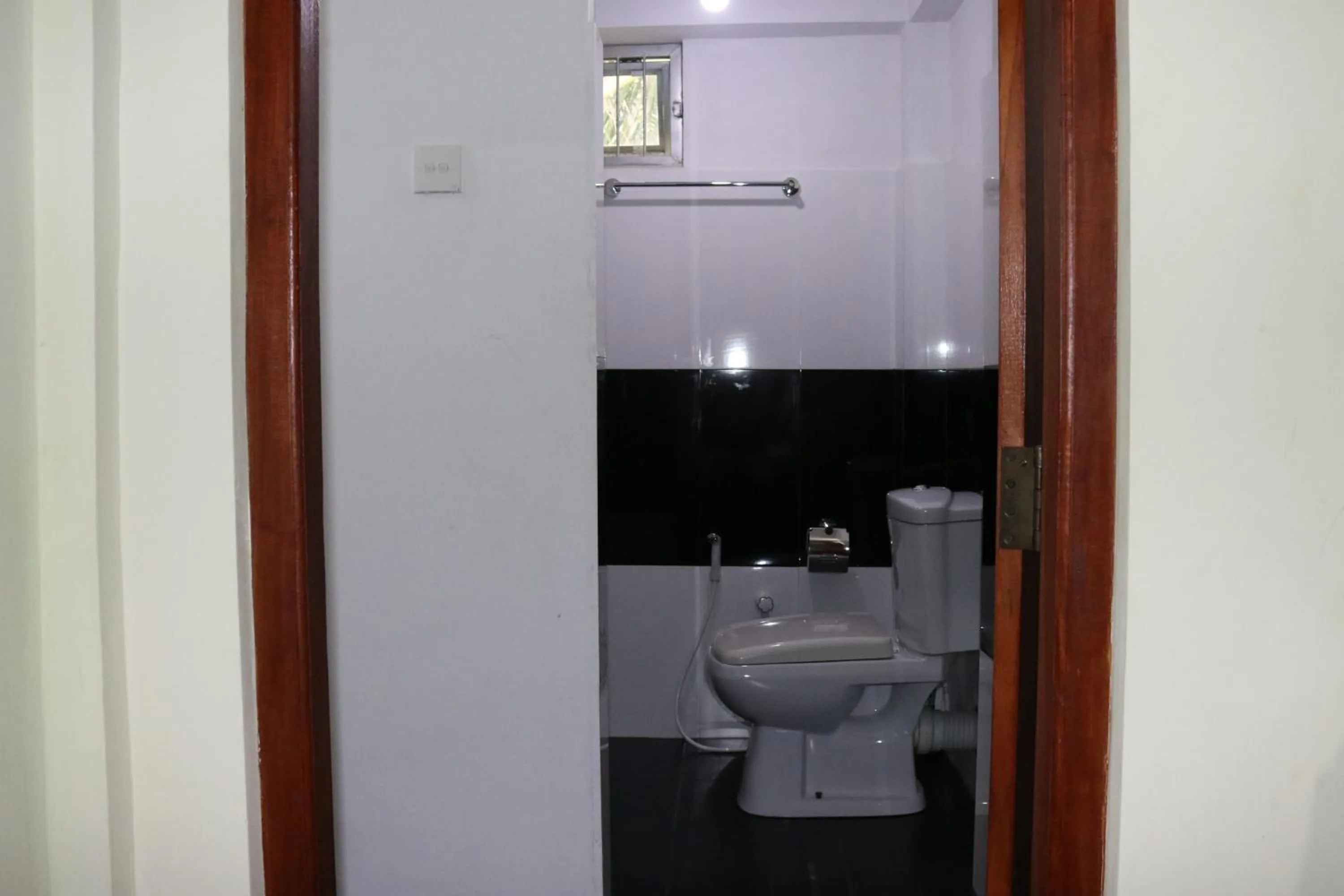 Toilet in Sanasuma Rest