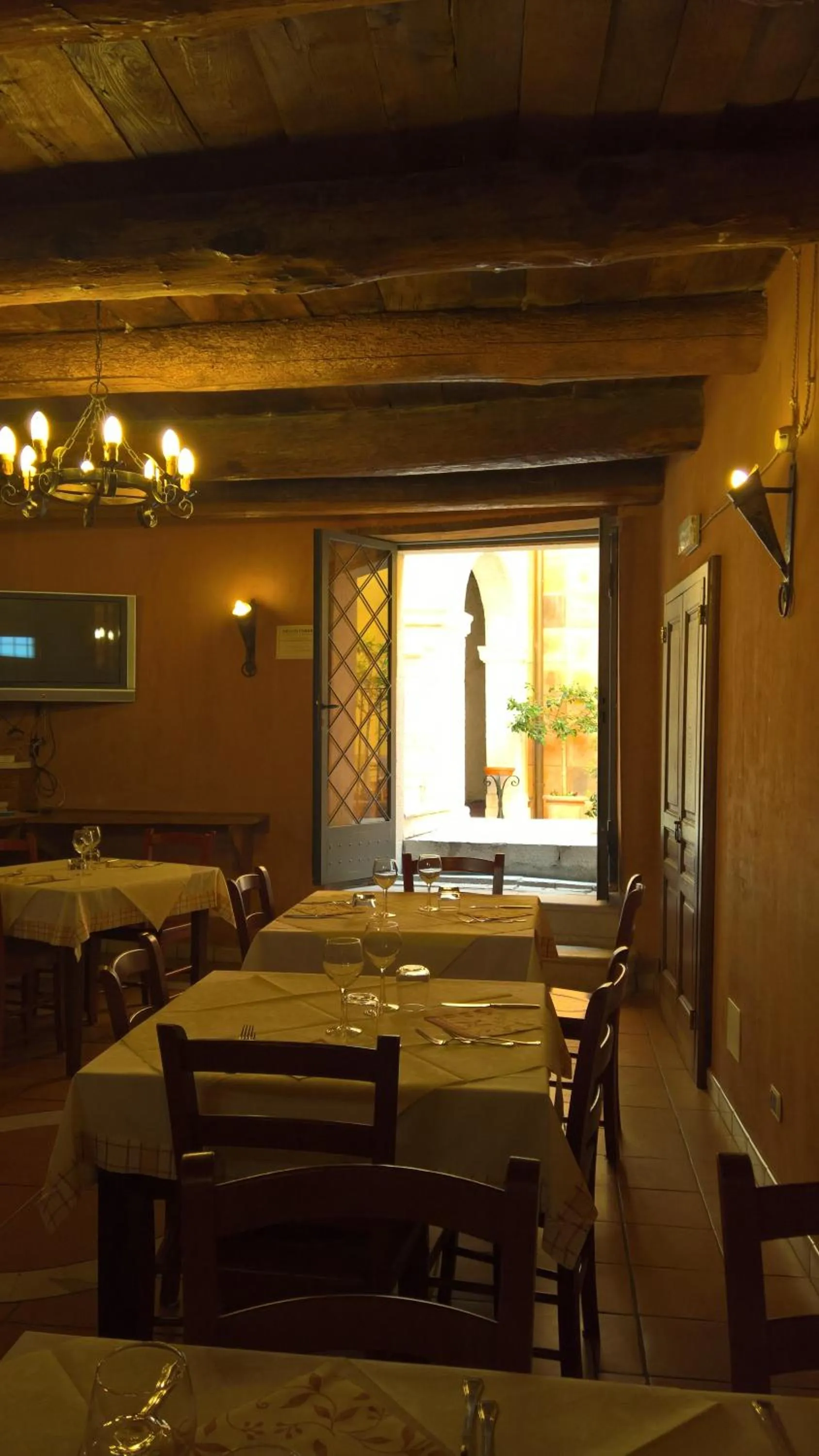 Restaurant/places to eat in Antichi Feudi Dimora D'Epoca