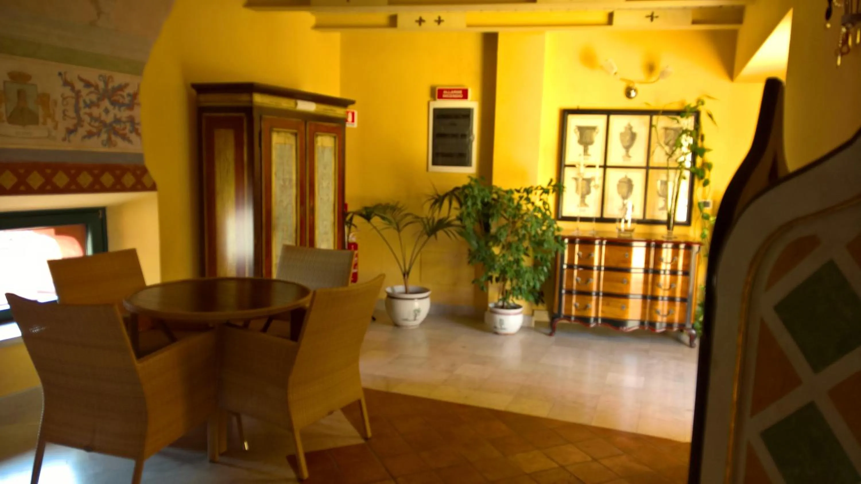 Communal lounge/ TV room in Antichi Feudi Dimora D'Epoca