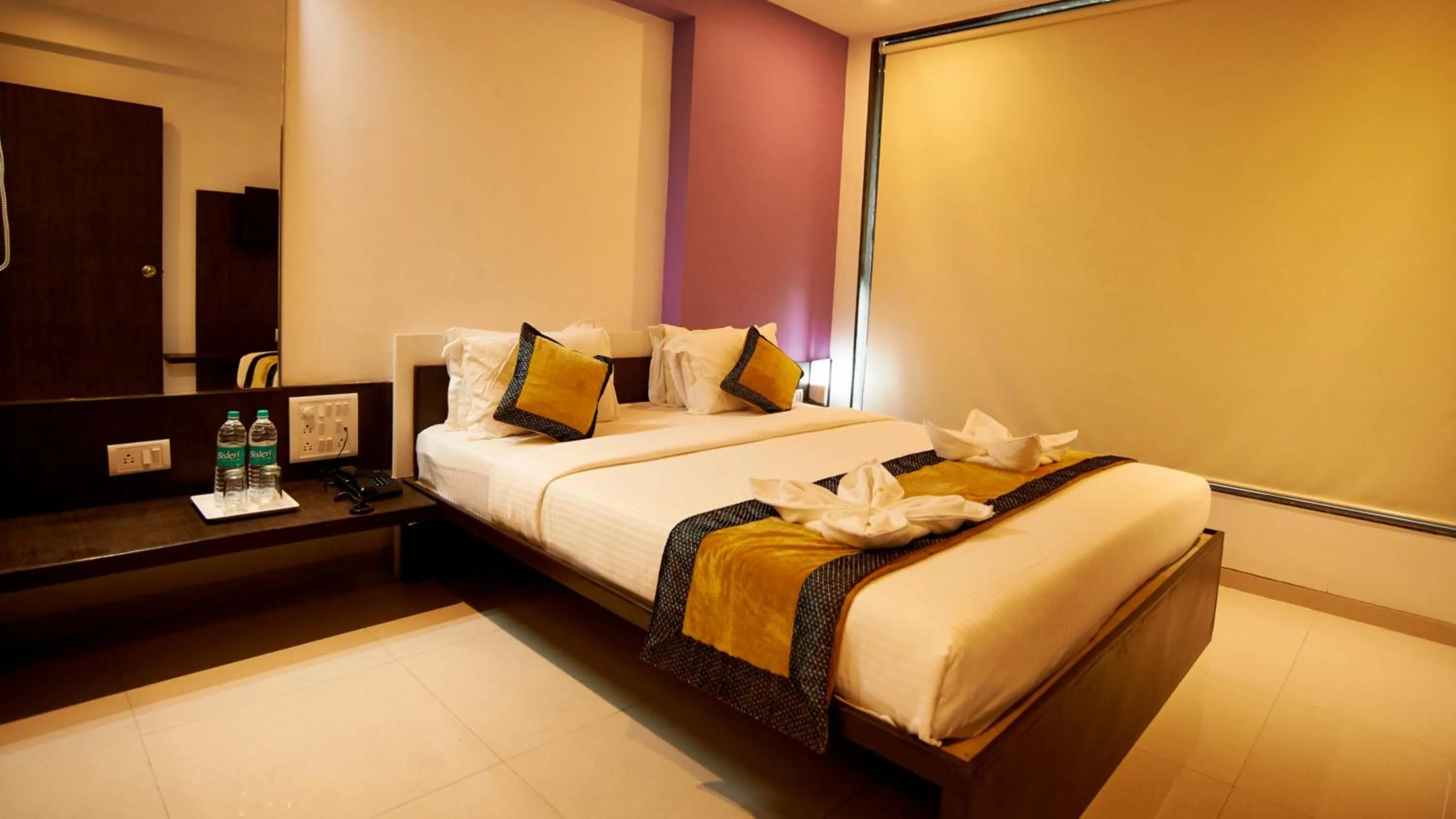 View (from property/room), Bed in Hotel Golden View