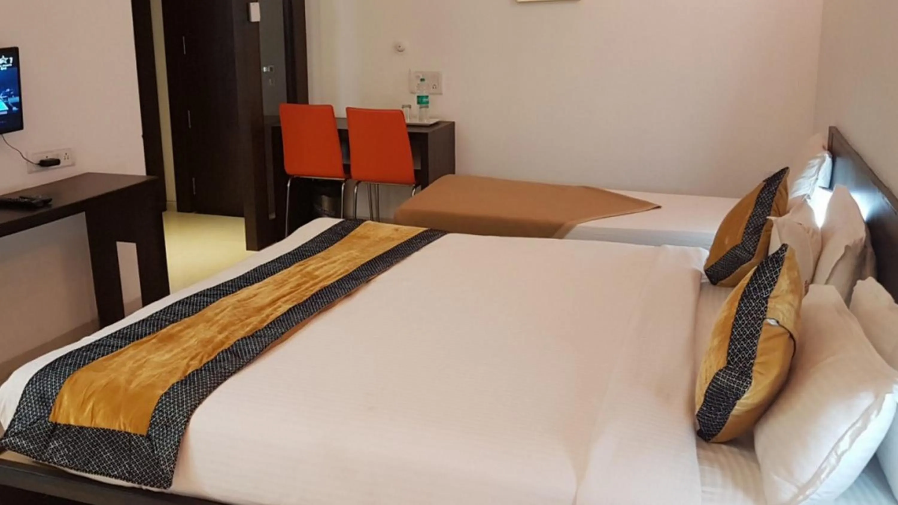 Bed in Hotel Golden View