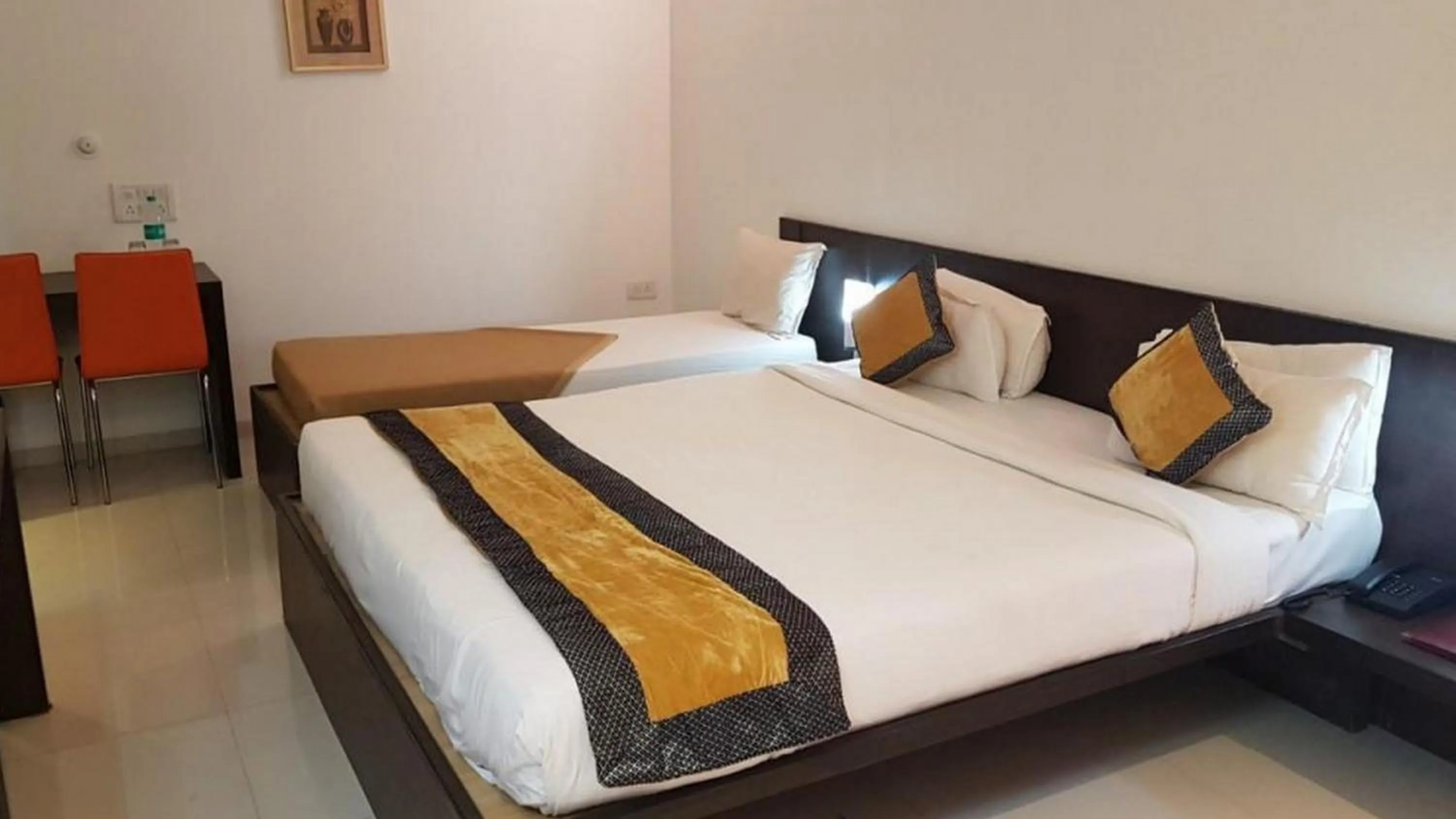 Bed in Hotel Golden View