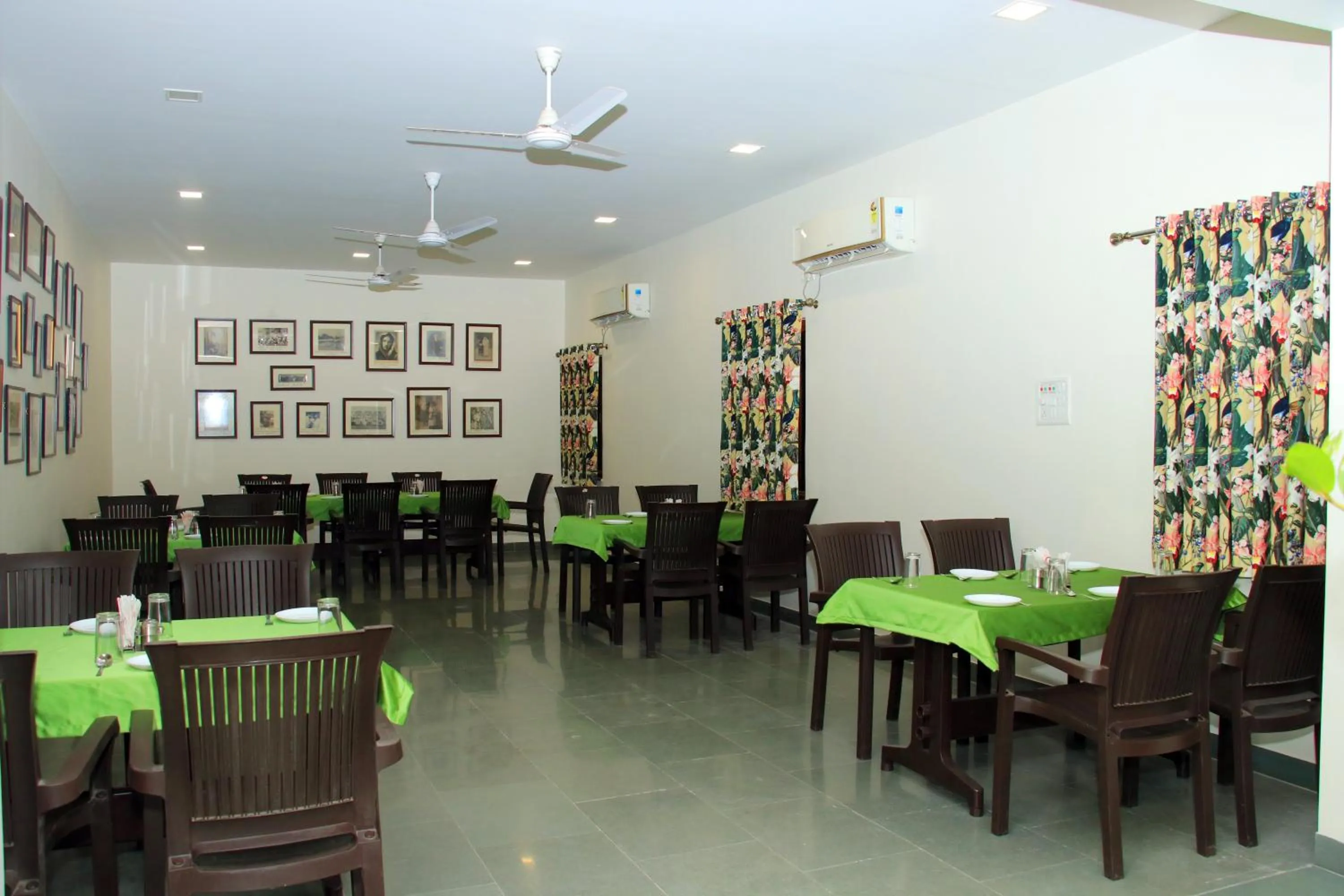 Restaurant/places to eat in Nilambag Palace Hotel
