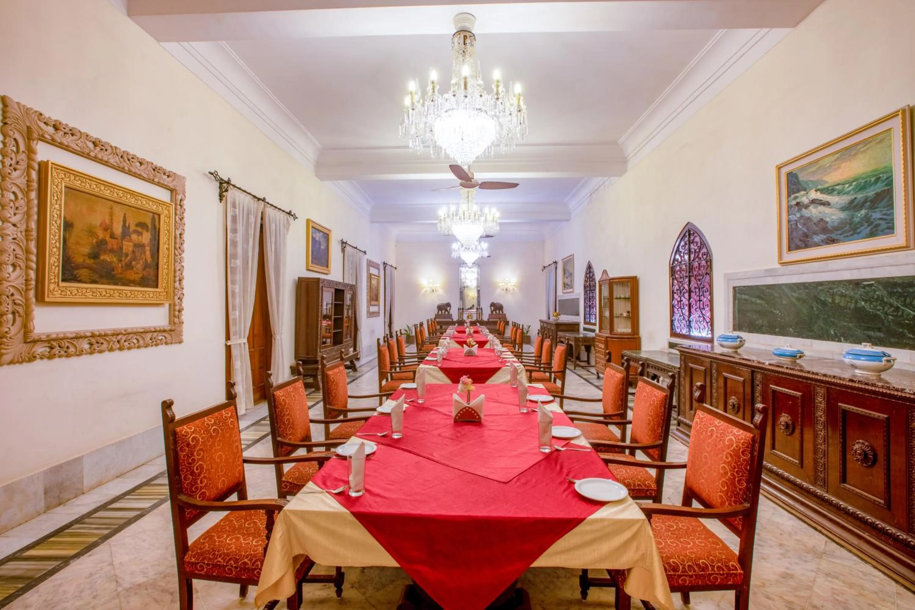 Restaurant/places to eat in Nilambag Palace Hotel