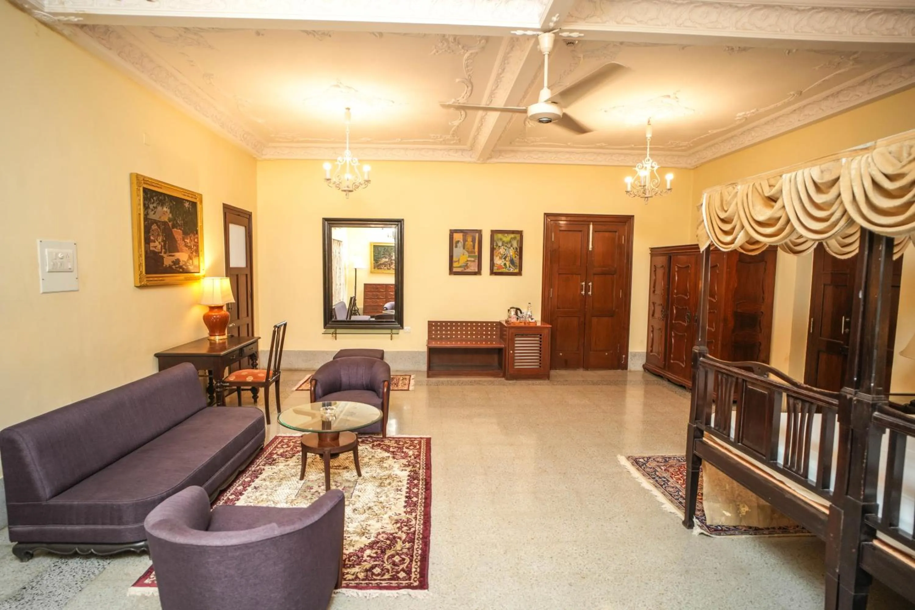 Living room in Nilambag Palace Hotel