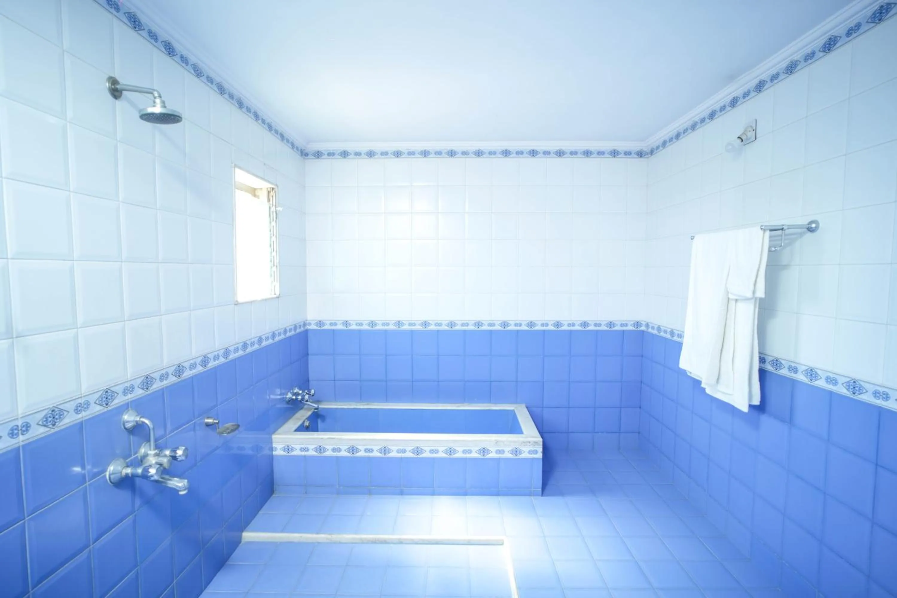 Bathroom in Nilambag Palace Hotel