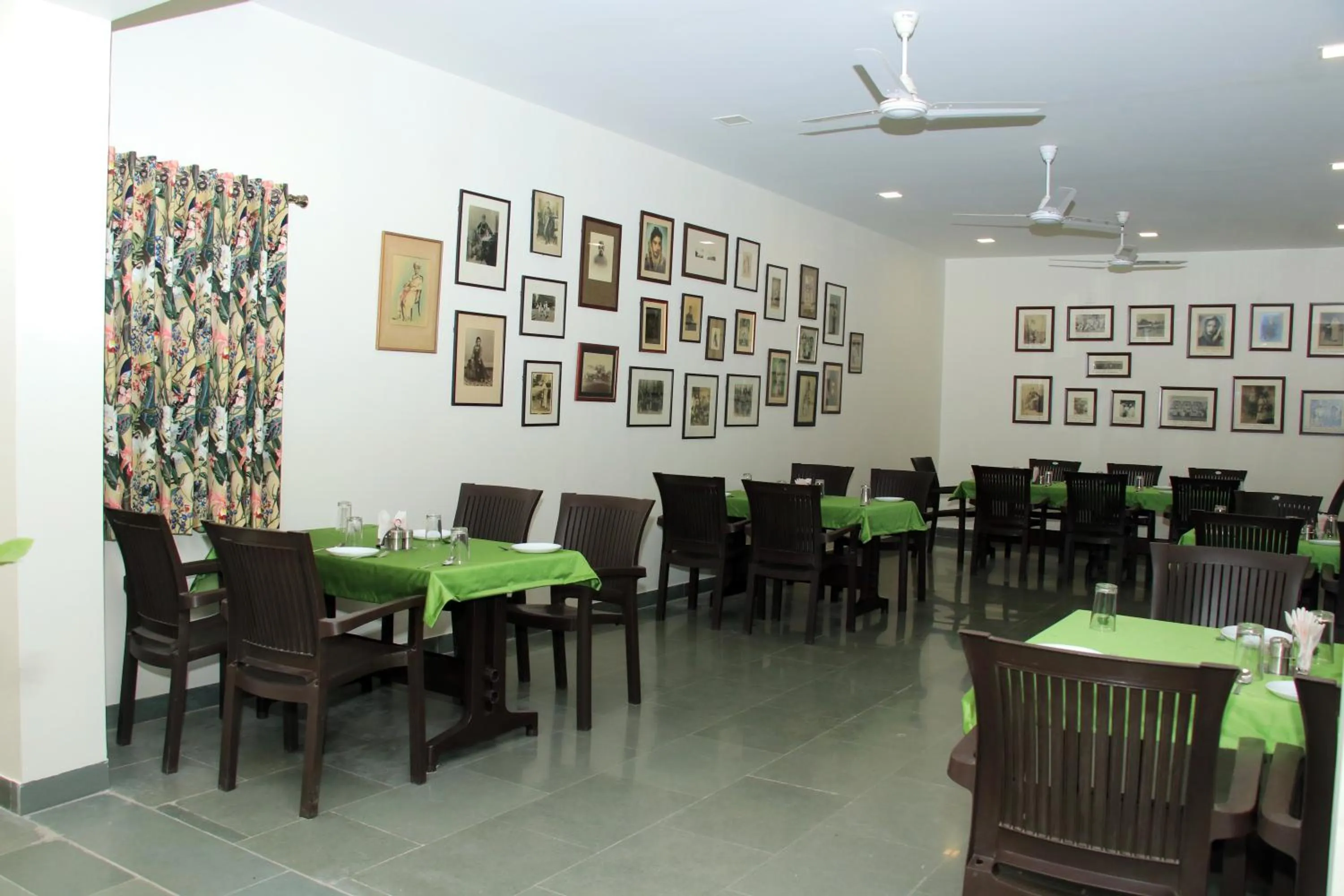 Restaurant/places to eat in Nilambag Palace Hotel