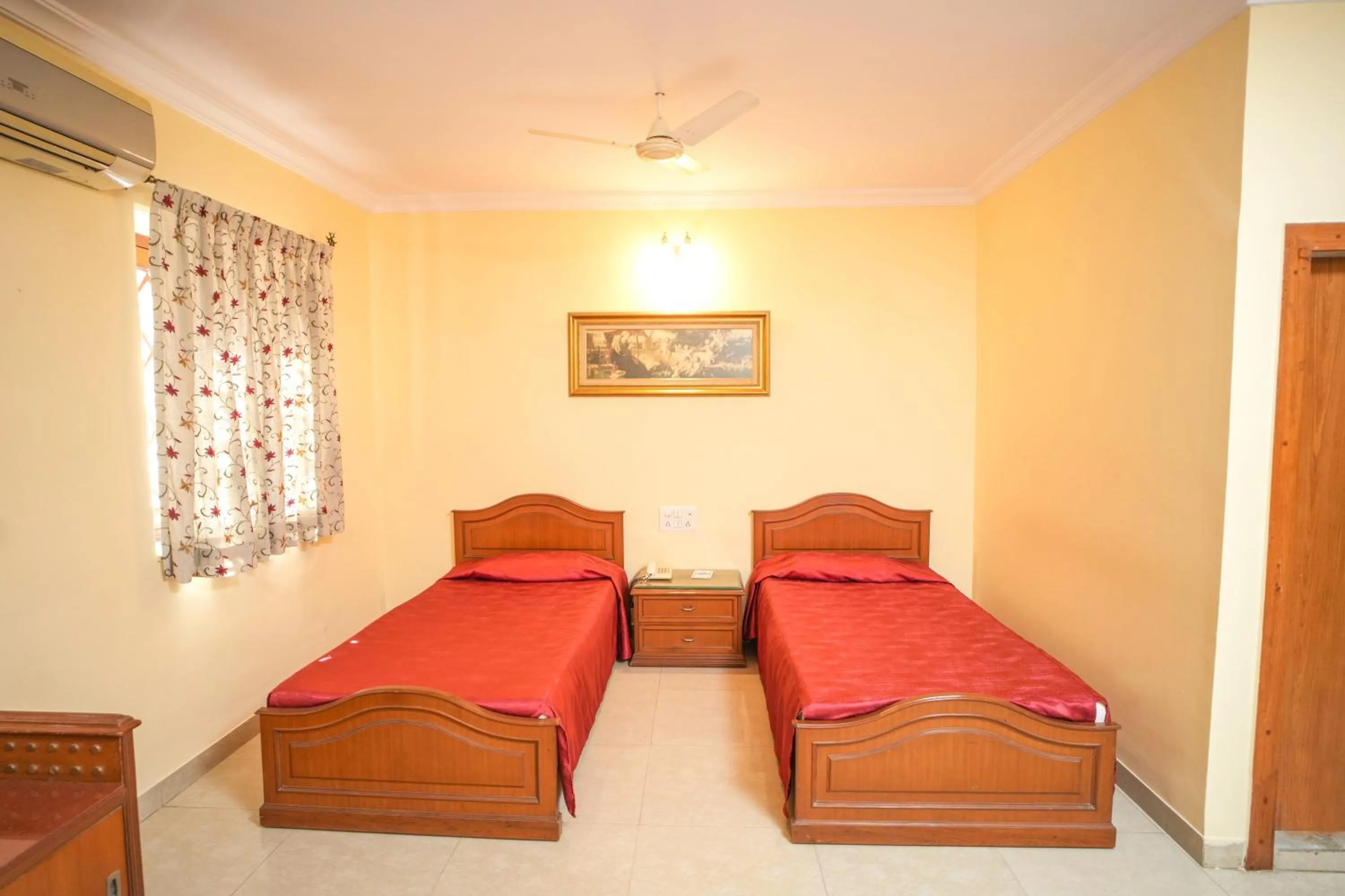 Bed in Nilambag Palace Hotel