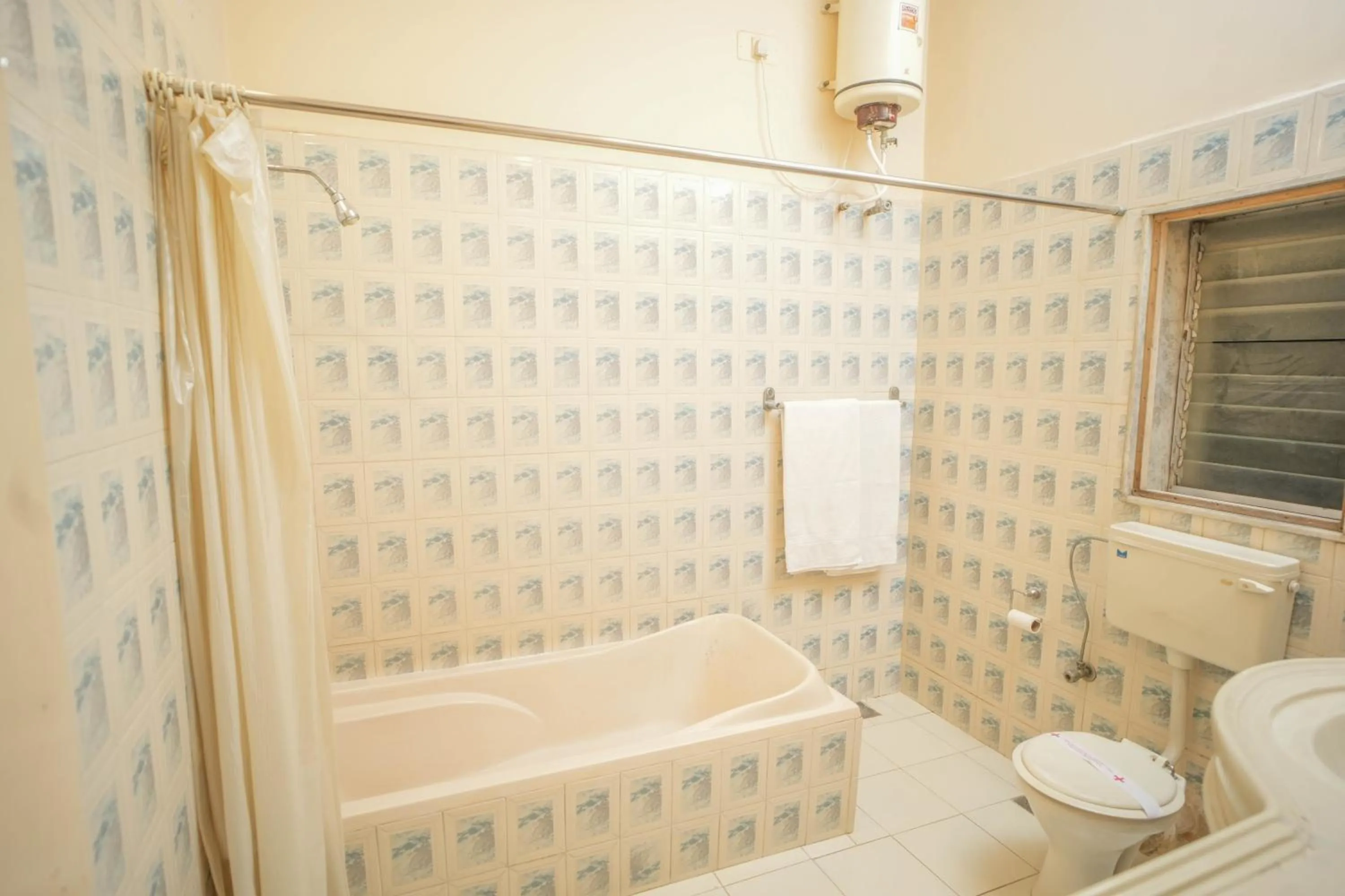 Shower in Nilambag Palace Hotel