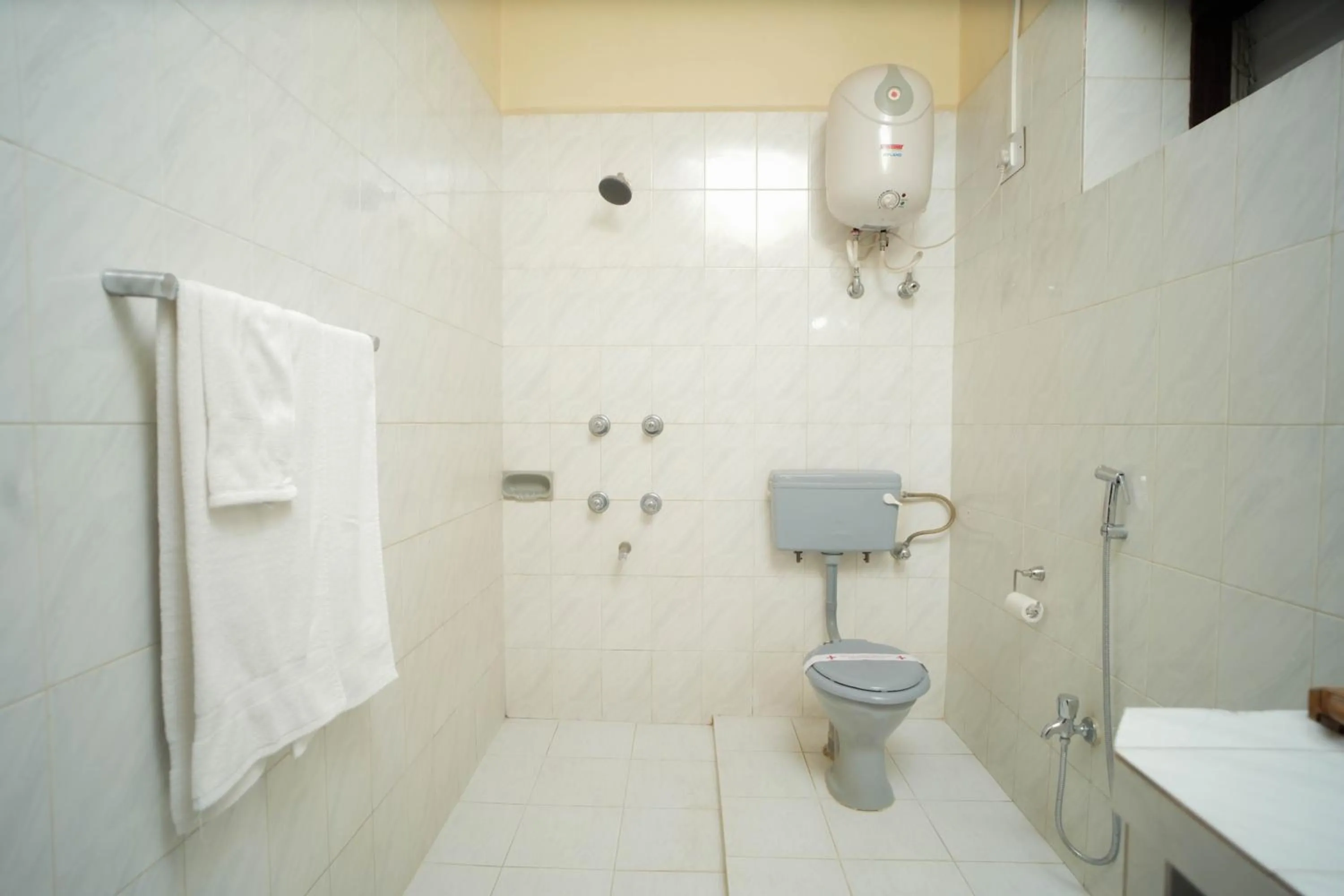 Shower in Nilambag Palace Hotel