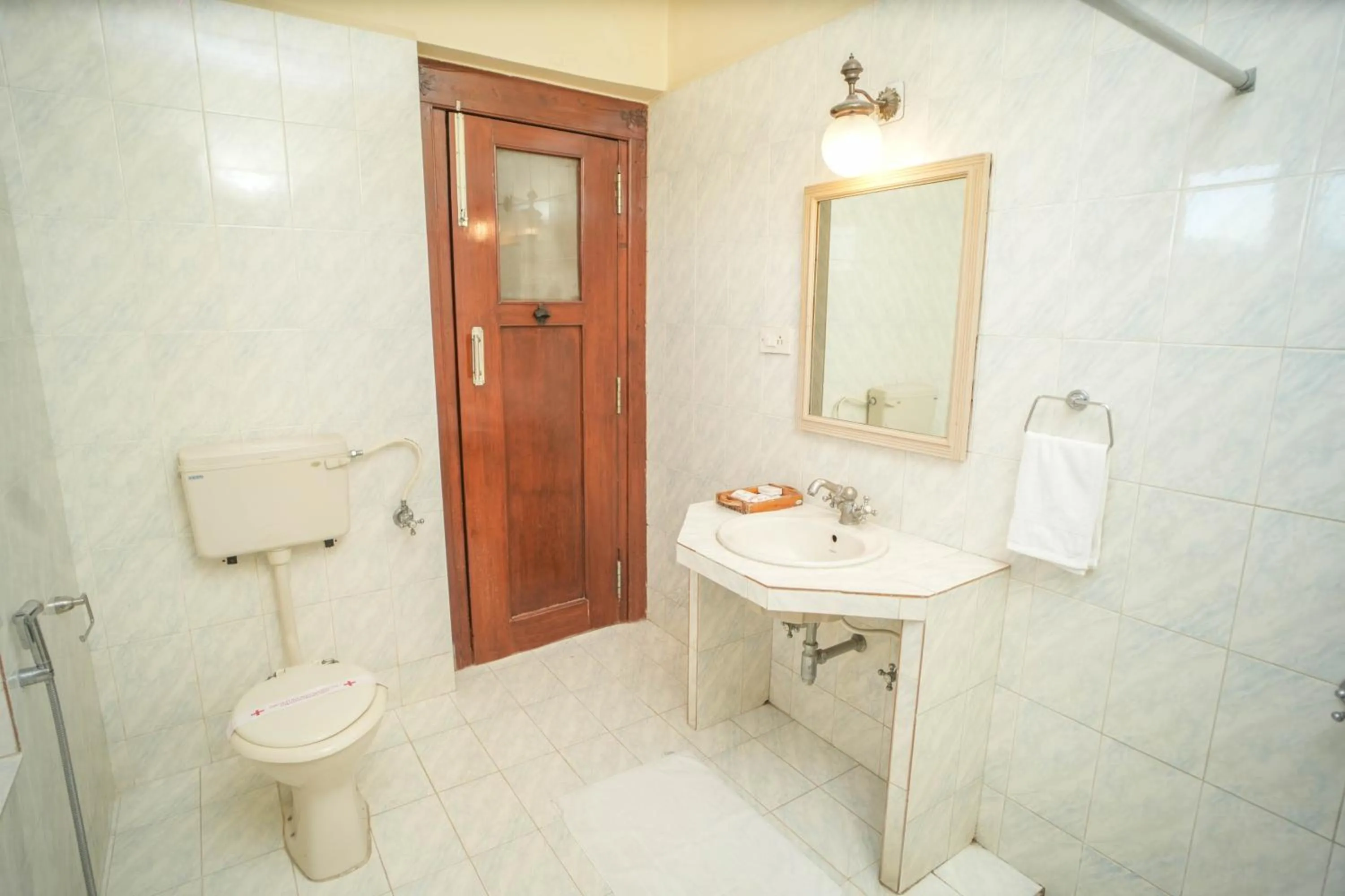 Shower in Nilambag Palace Hotel