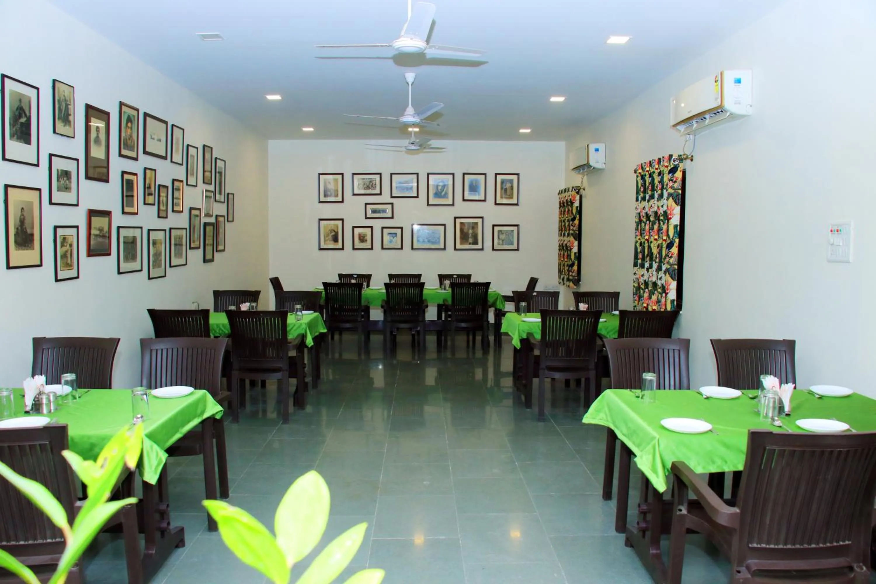 Restaurant/places to eat in Nilambag Palace Hotel