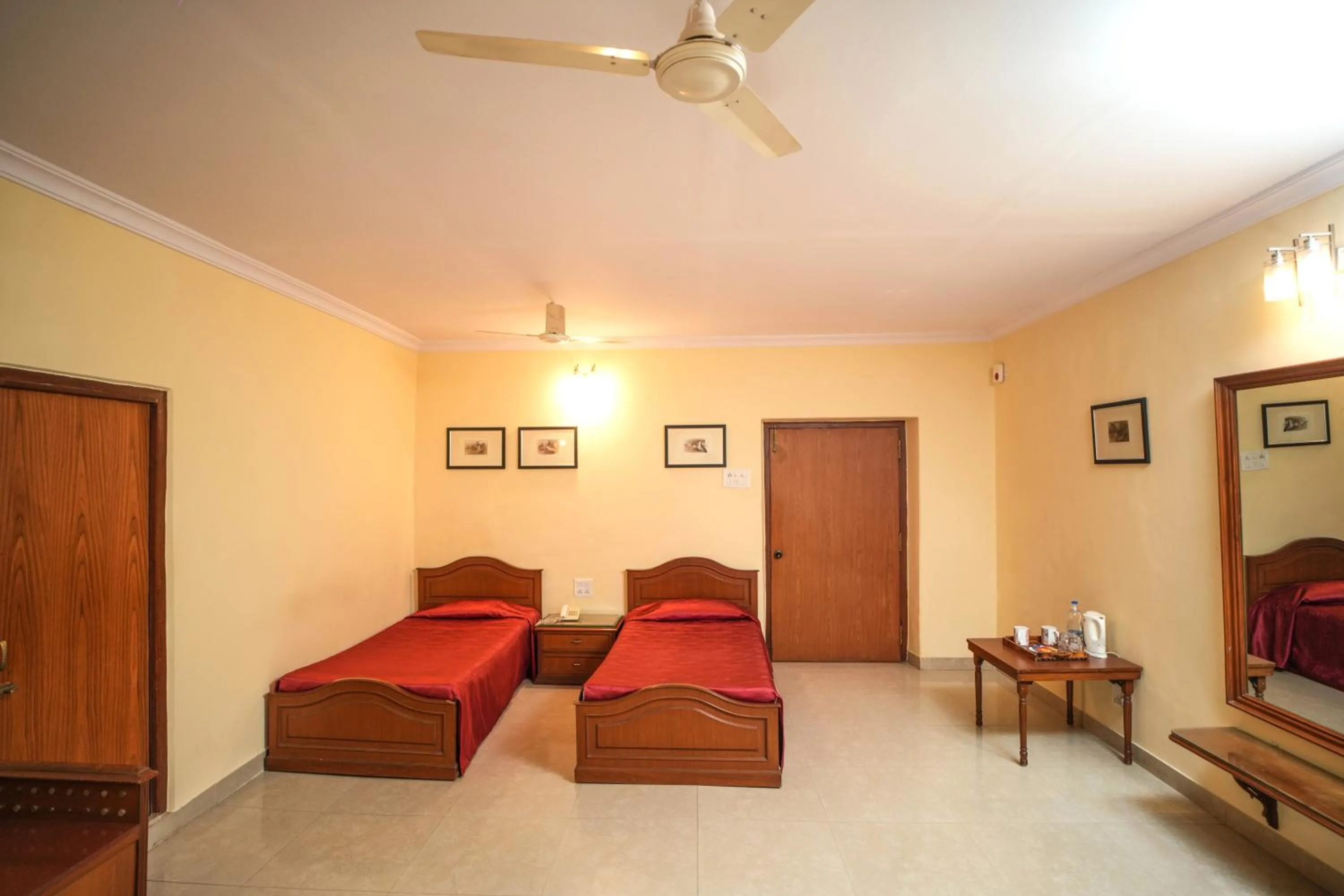 Bed in Nilambag Palace Hotel