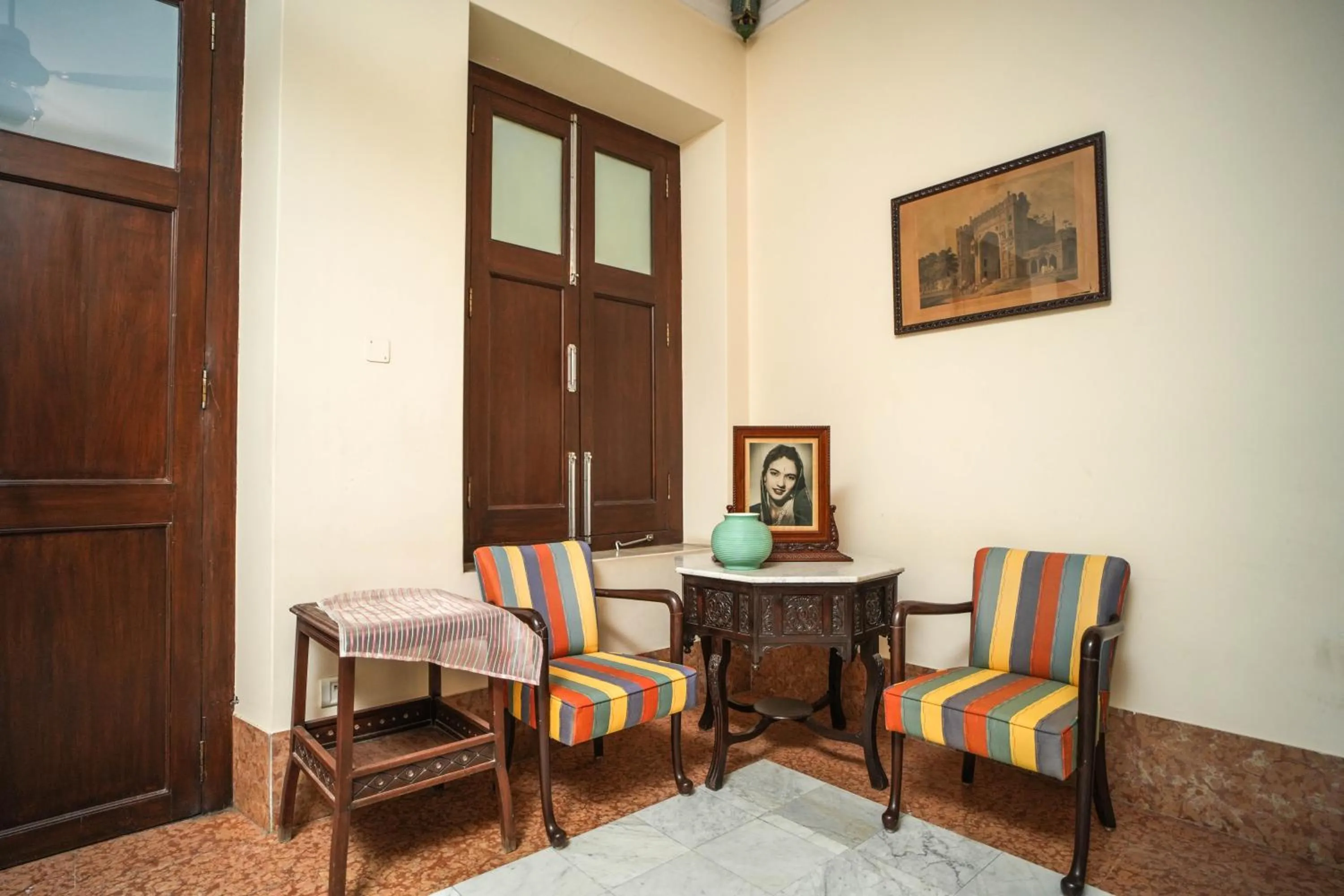 Living room in Nilambag Palace Hotel