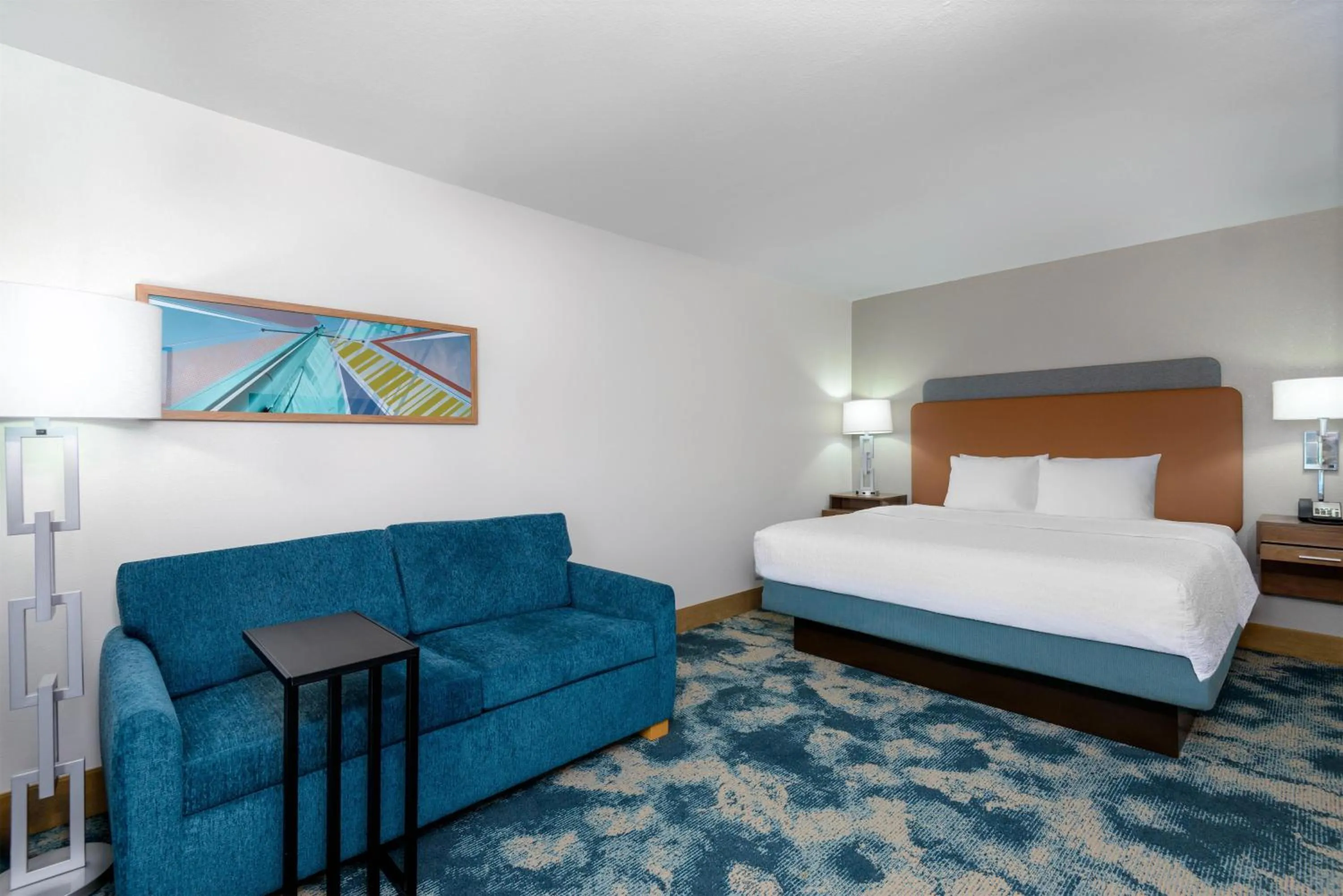Living room, Bed in Hampton Inn & Suites Tampa Airport Avion Park Westshore