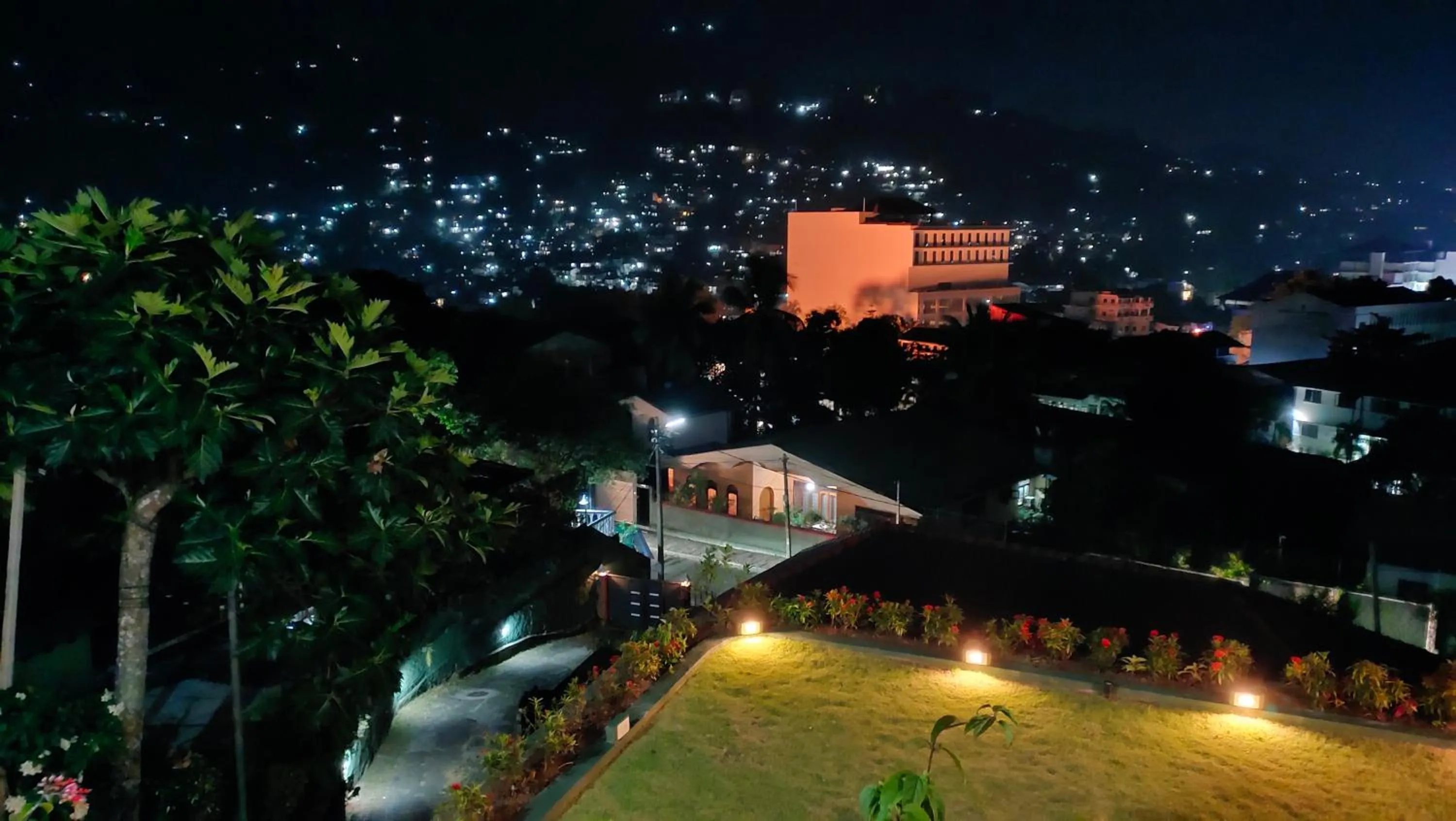 Night in Marvel Hills Kandy