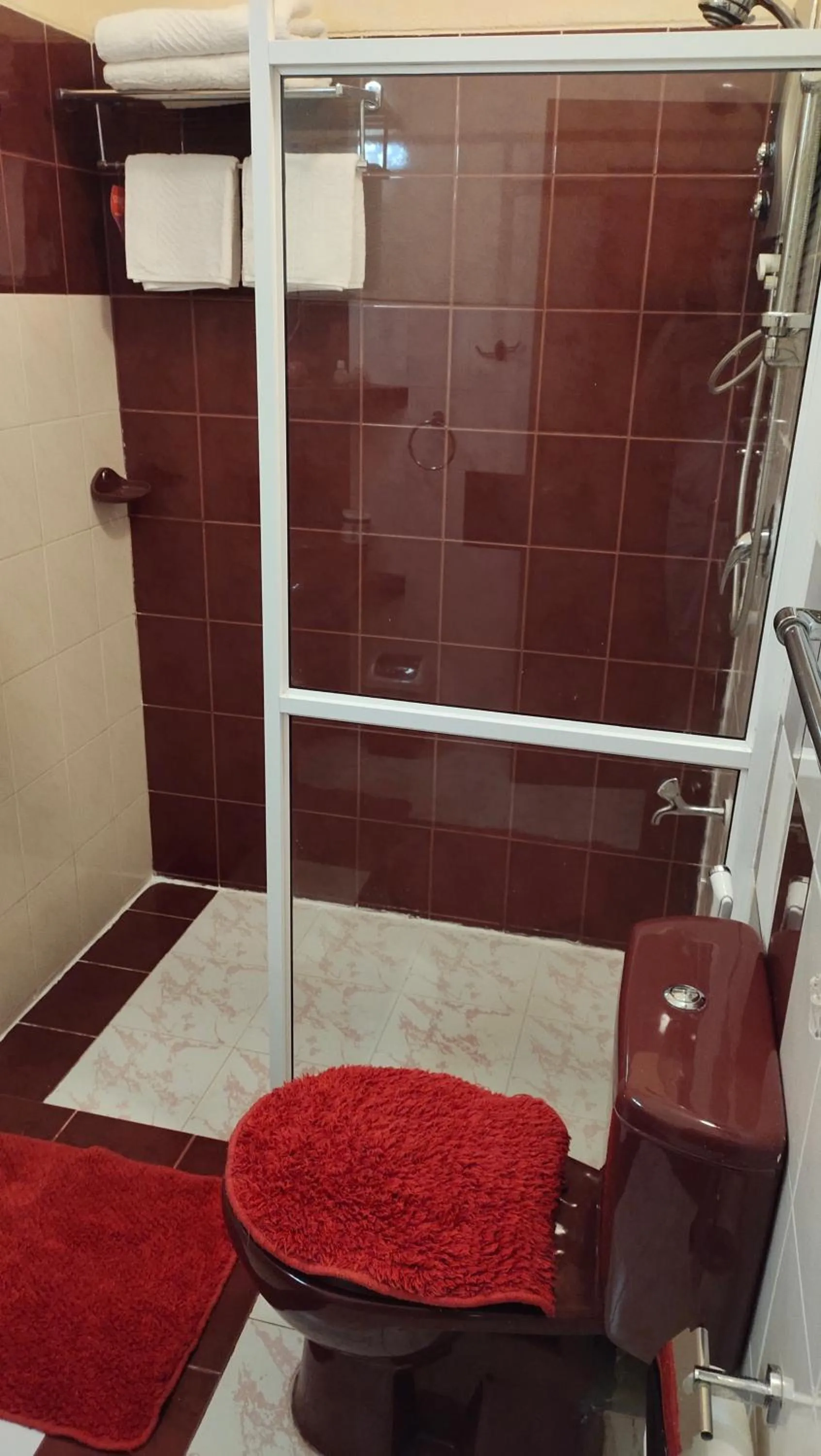 Shower in Marvel Hills Kandy