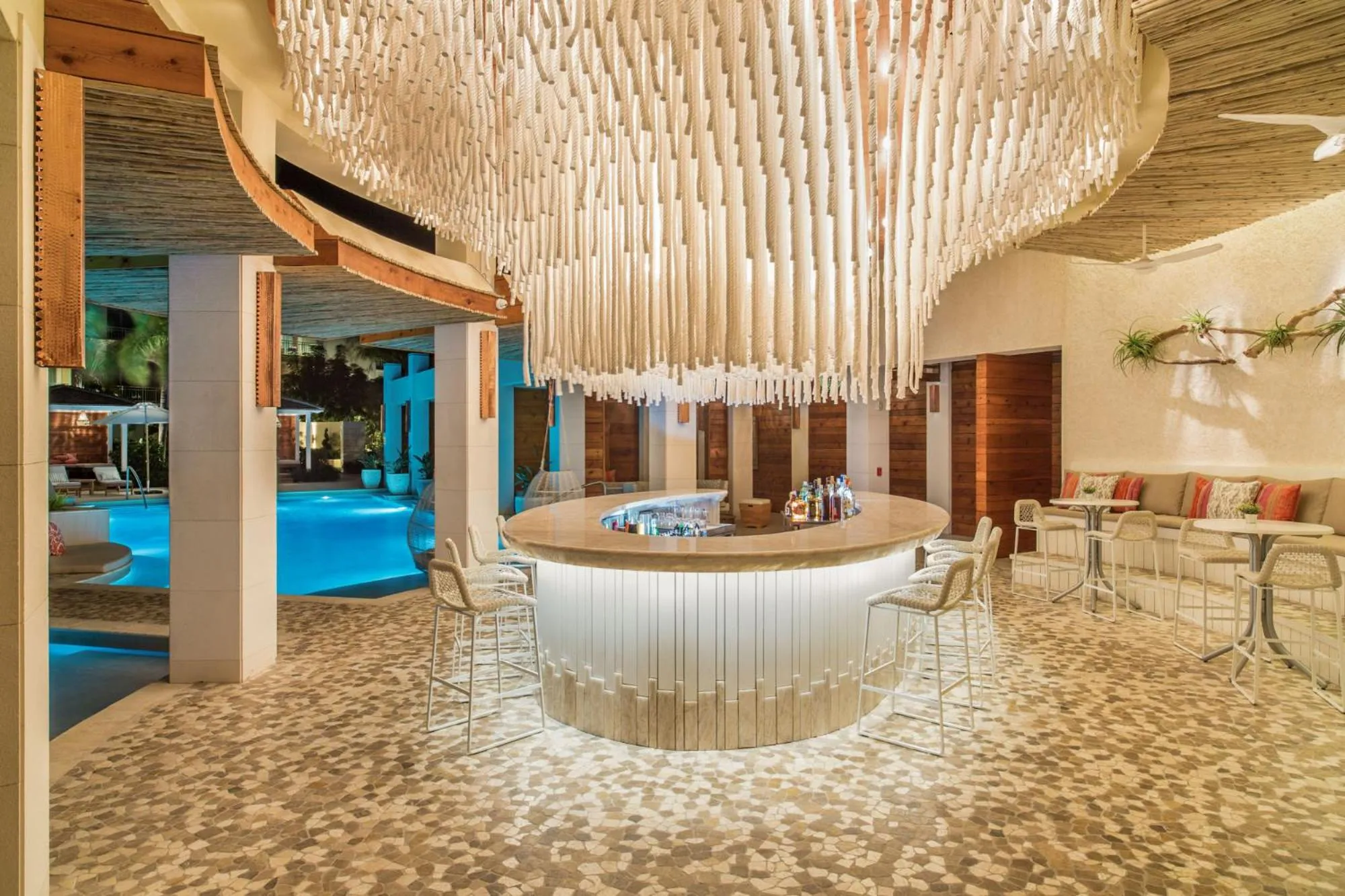 Lounge or bar in The Shore Club Turks & Caicos