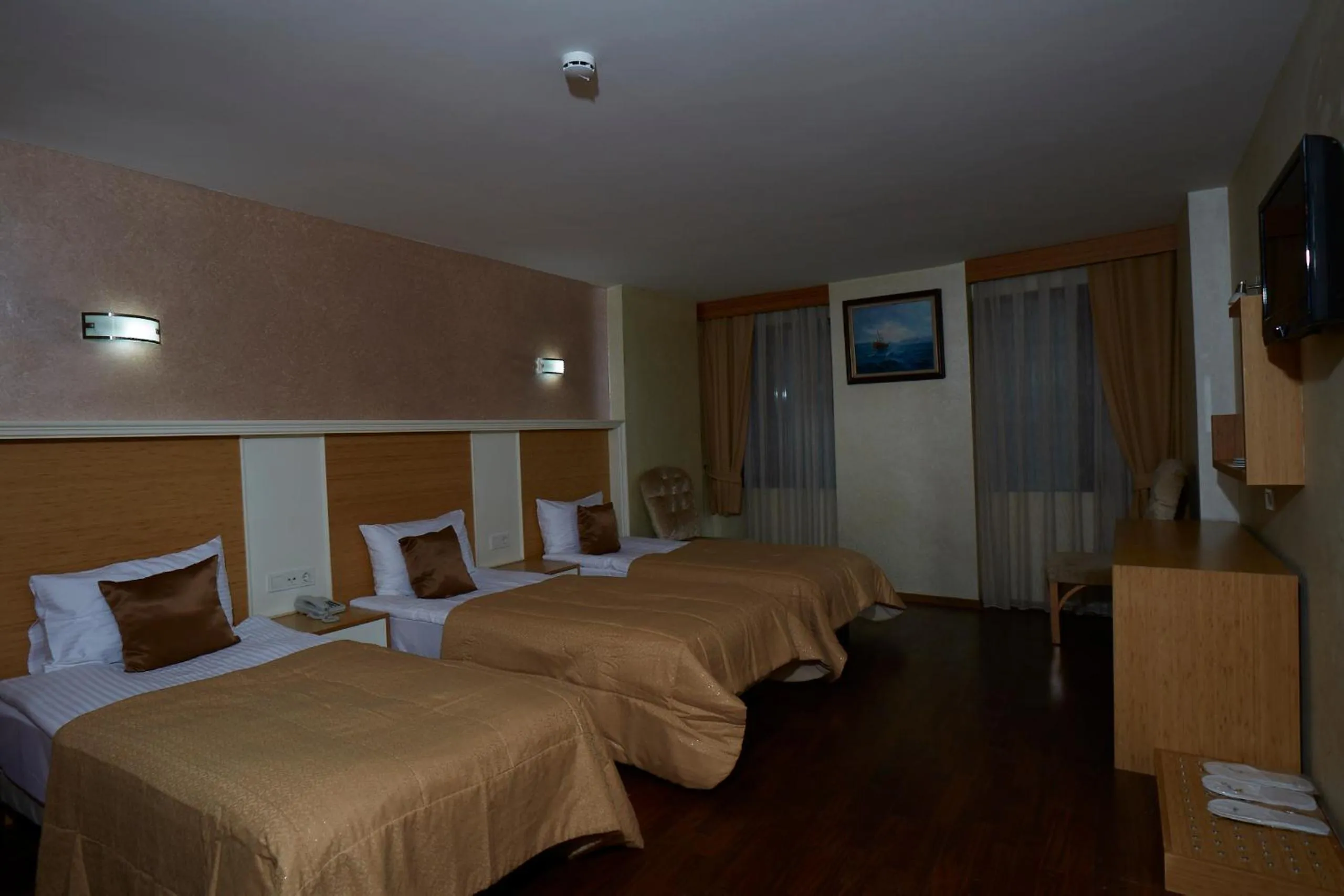 Shower, Bed in Ilkbal Deluxe Hotel &Spa Istanbul