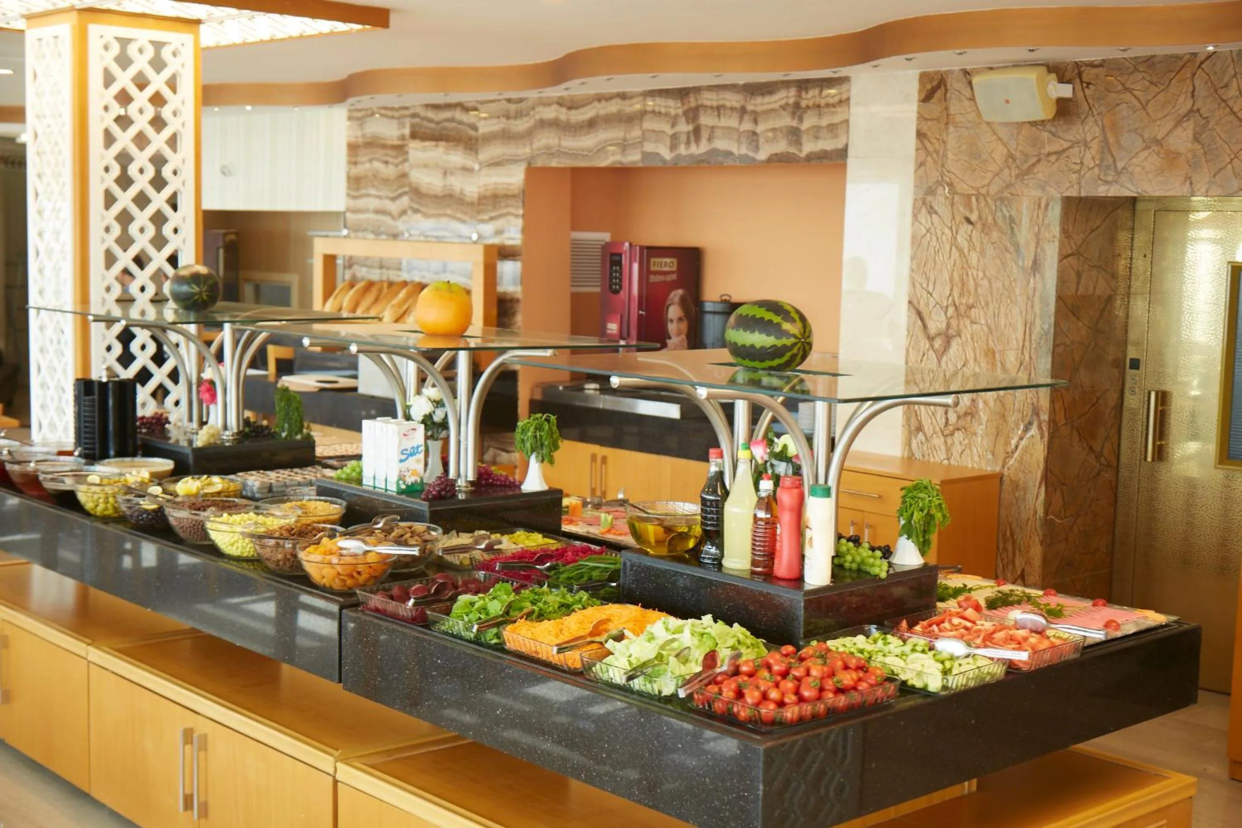 Restaurant/places to eat in Ilkbal Deluxe Hotel &Spa Istanbul