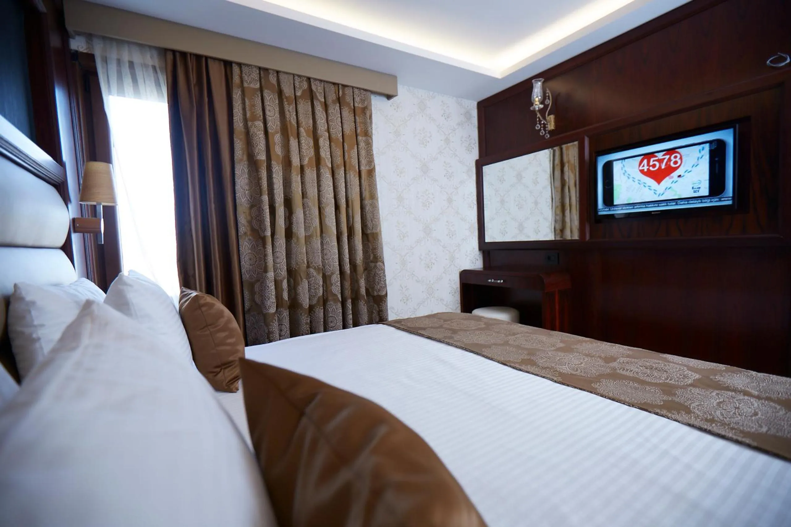 Shower, Bed in Ilkbal Deluxe Hotel &Spa Istanbul