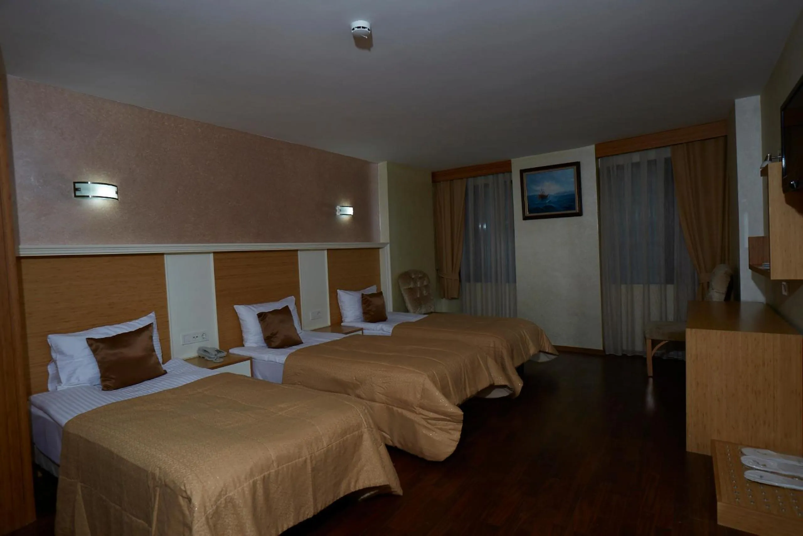 Shower, Bed in Ilkbal Deluxe Hotel &Spa Istanbul