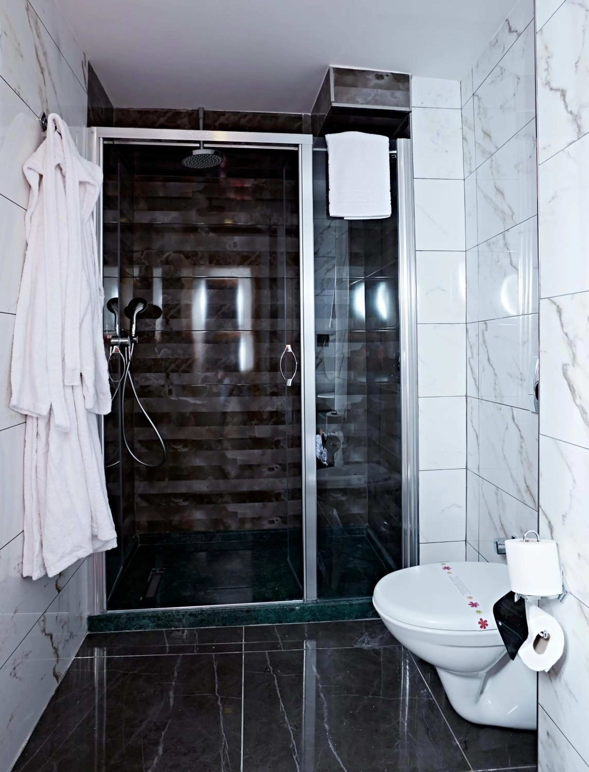 Shower in Ilkbal Deluxe Hotel &Spa Istanbul