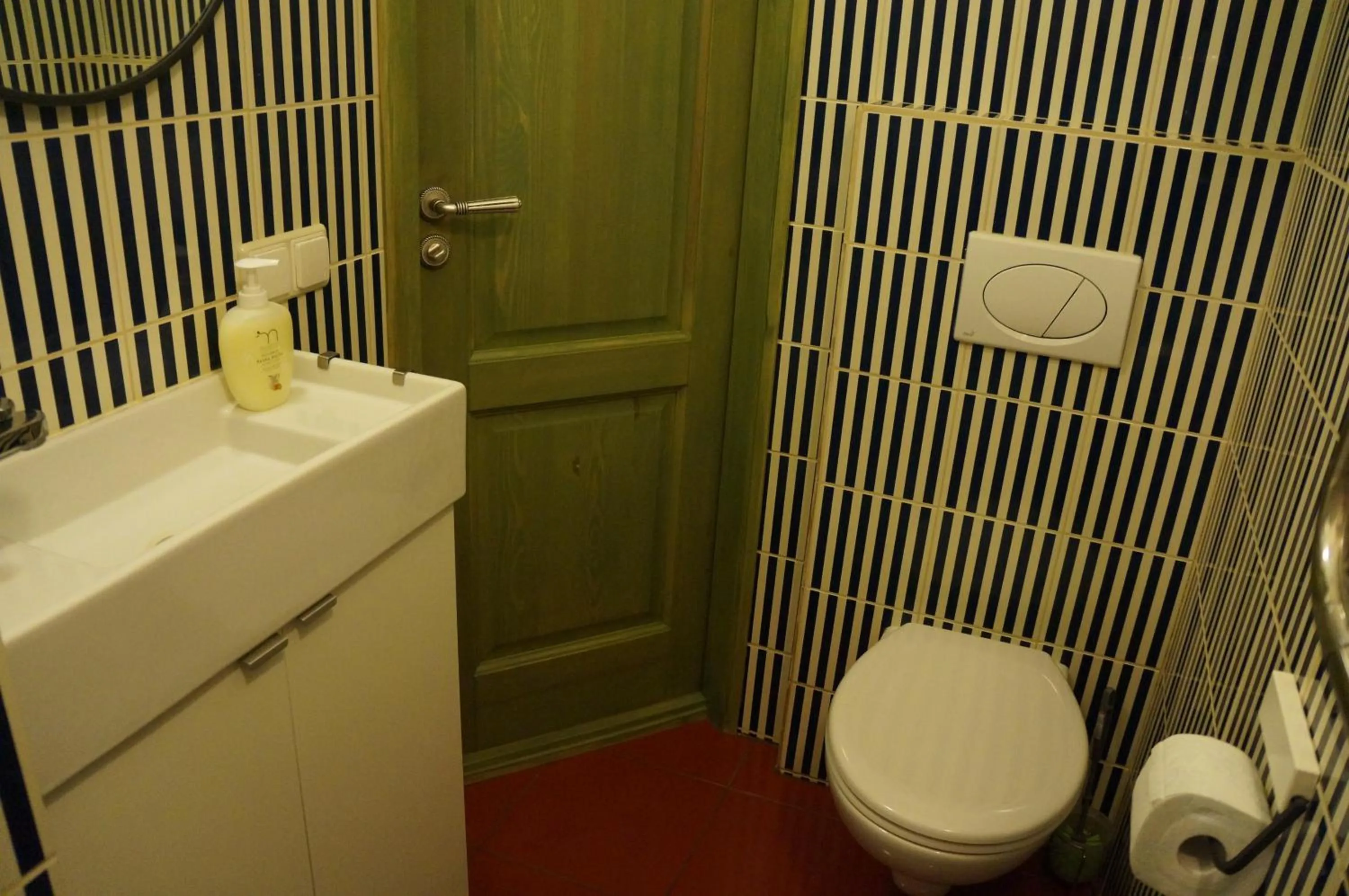 Toilet in Guest House Mr Fox