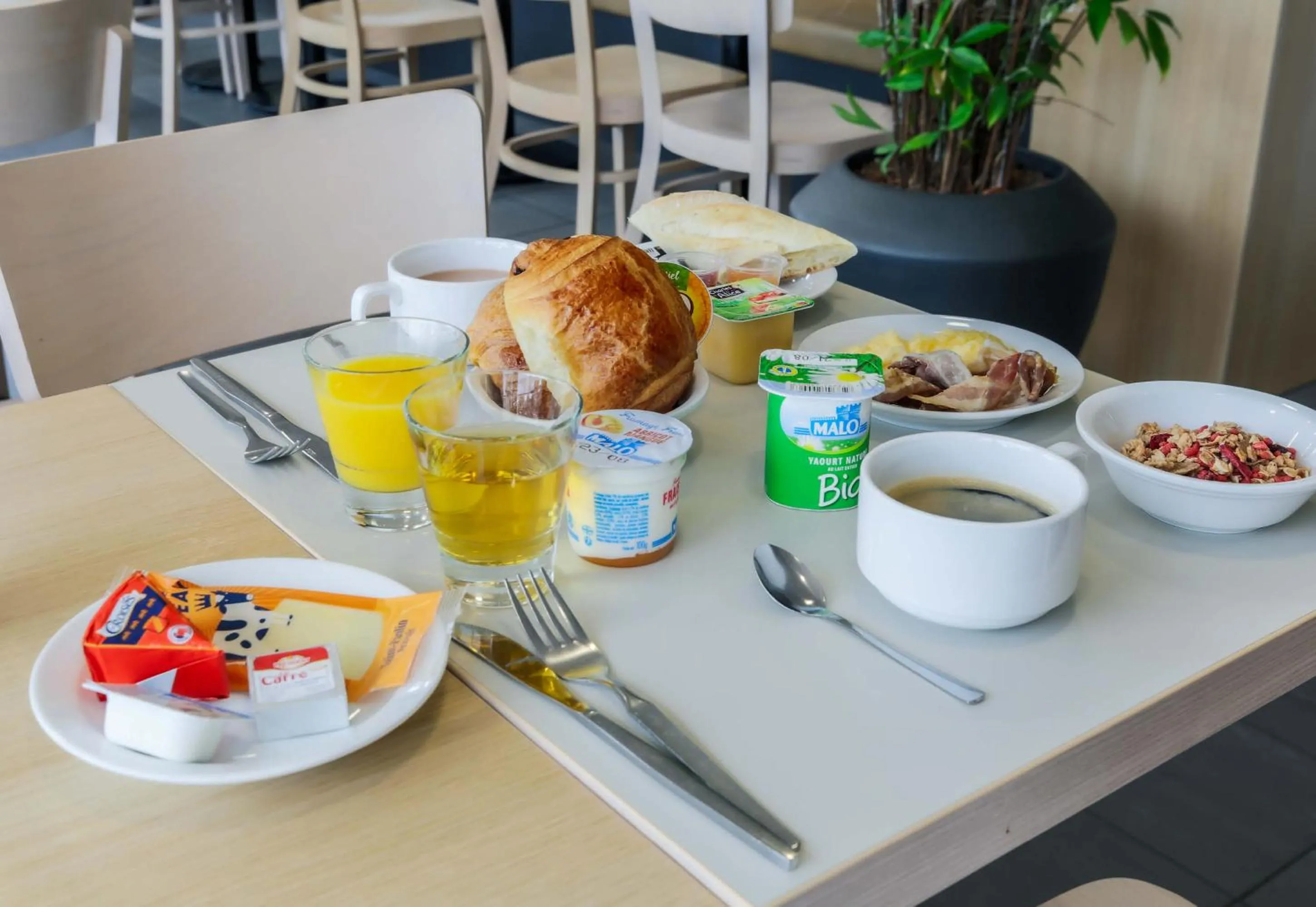 Breakfast in B&B HOTEL Verdun