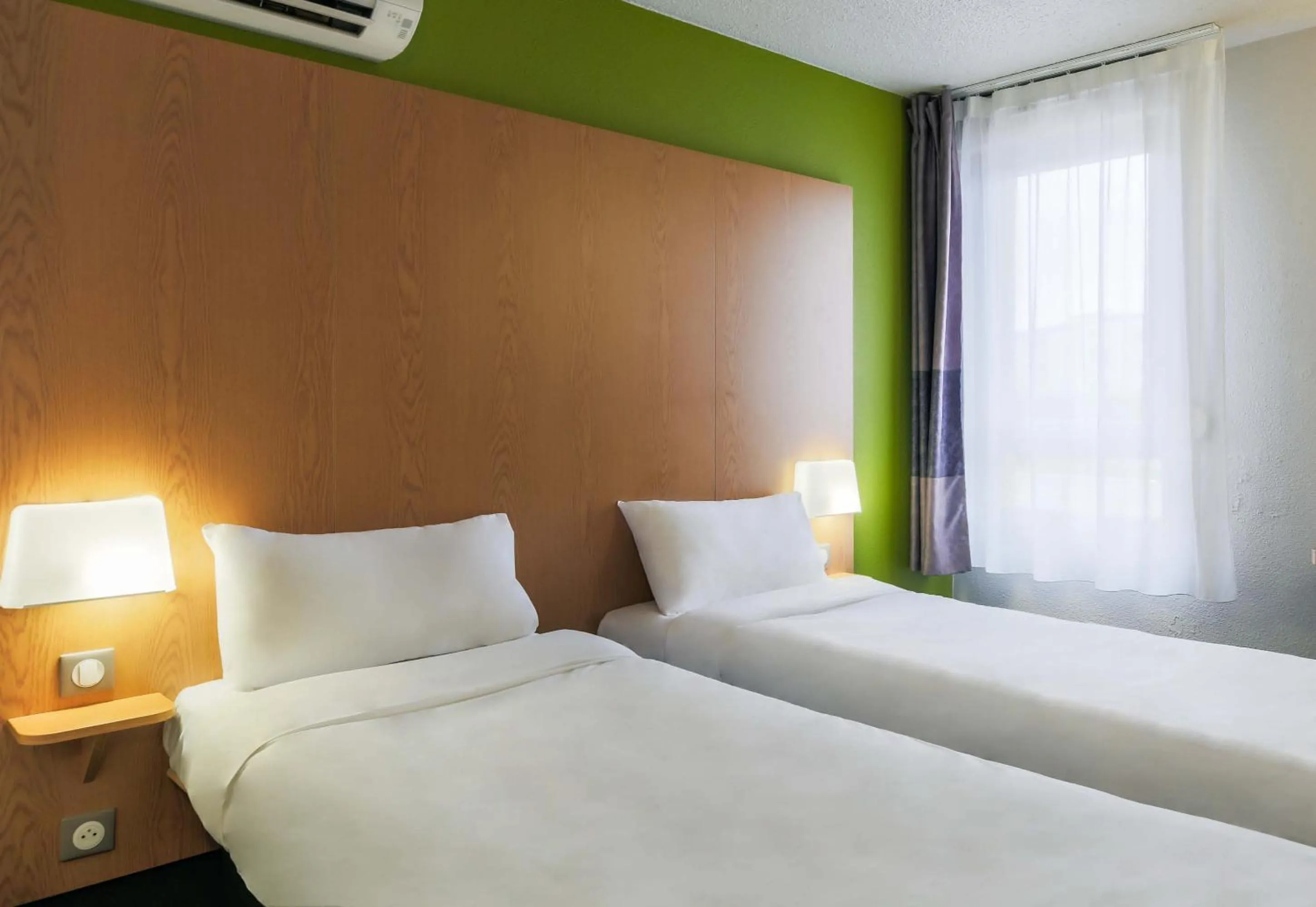 Bedroom, Bed in B&B HOTEL Verdun