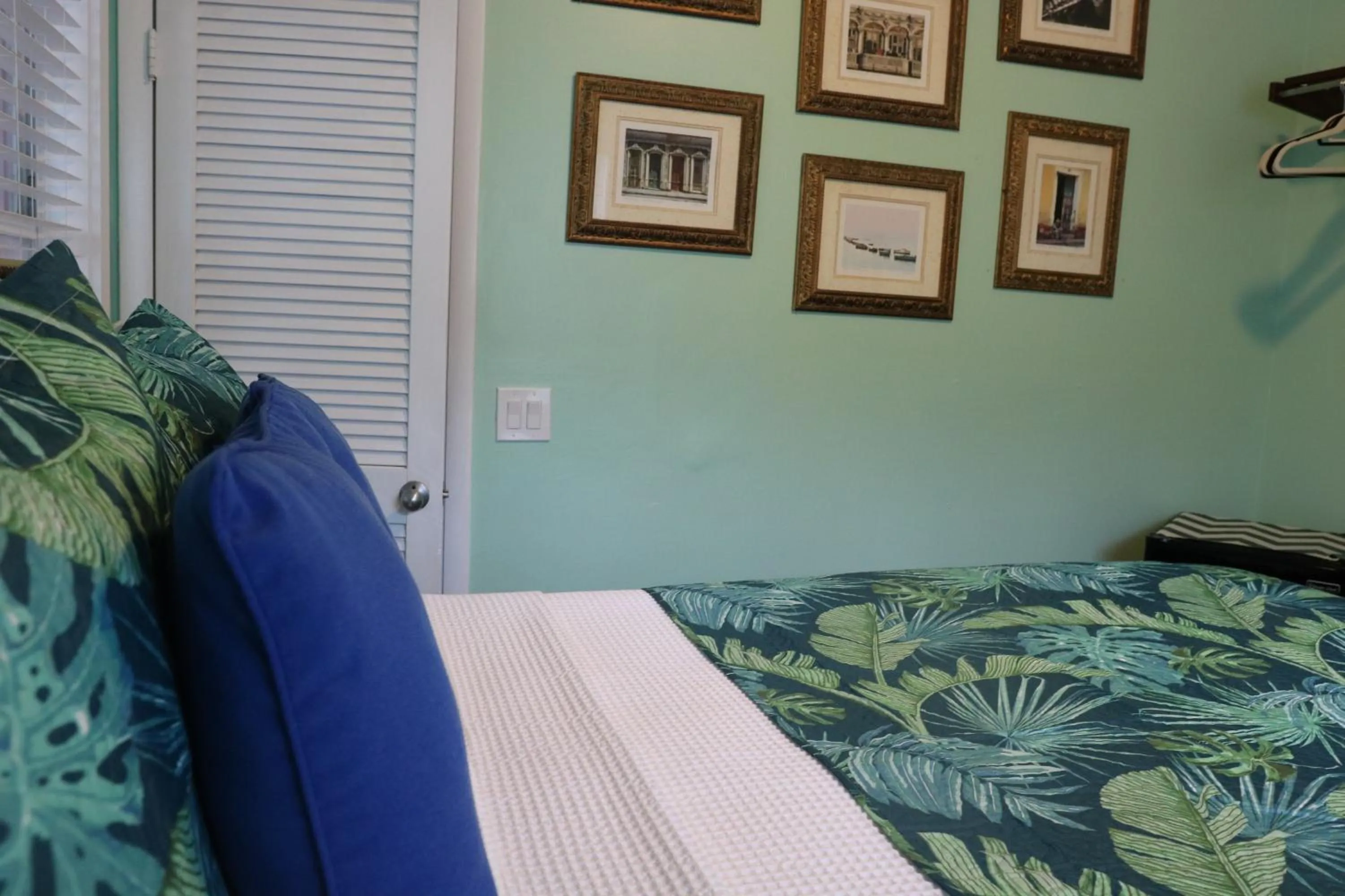 Bedroom, Bed in Caribbean House