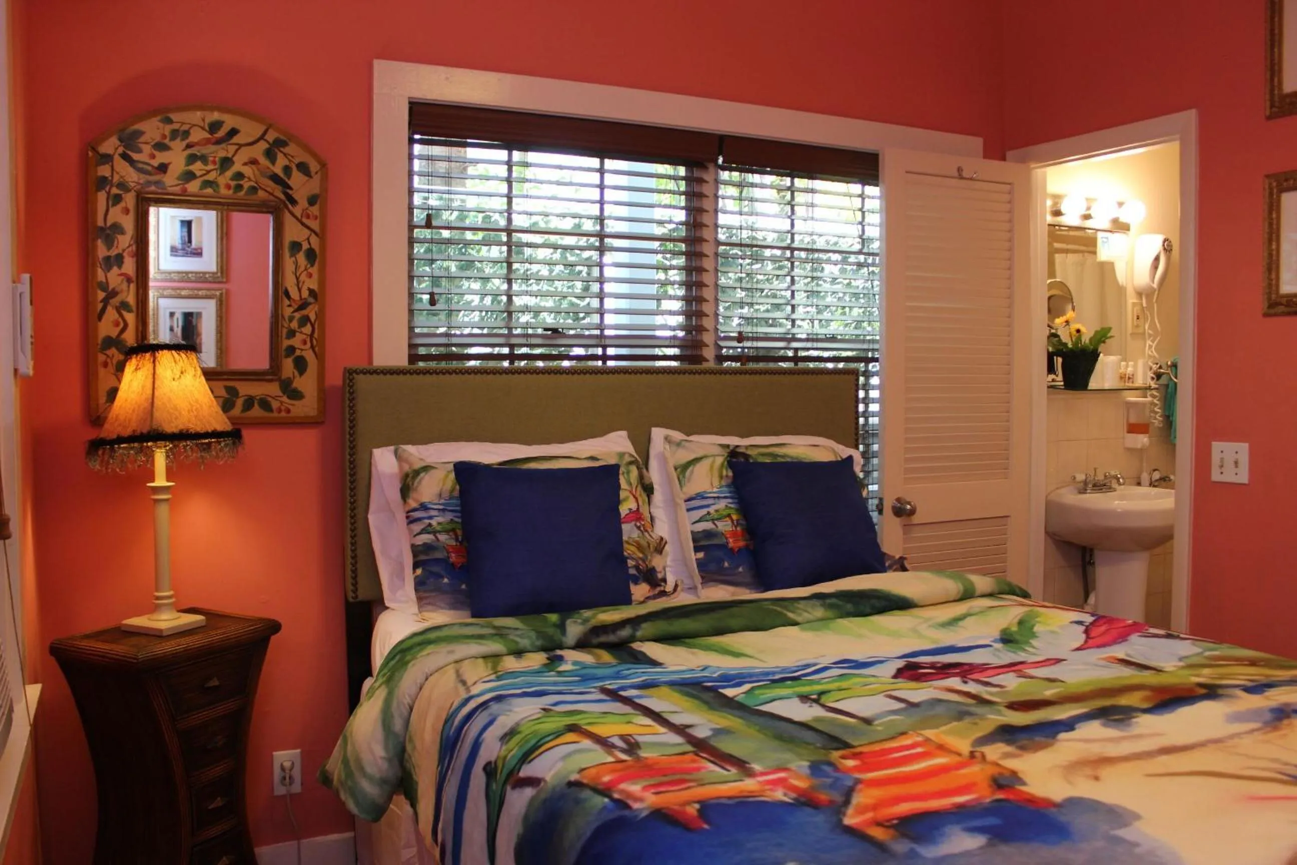 Photo of the whole room, Bed in Caribbean House