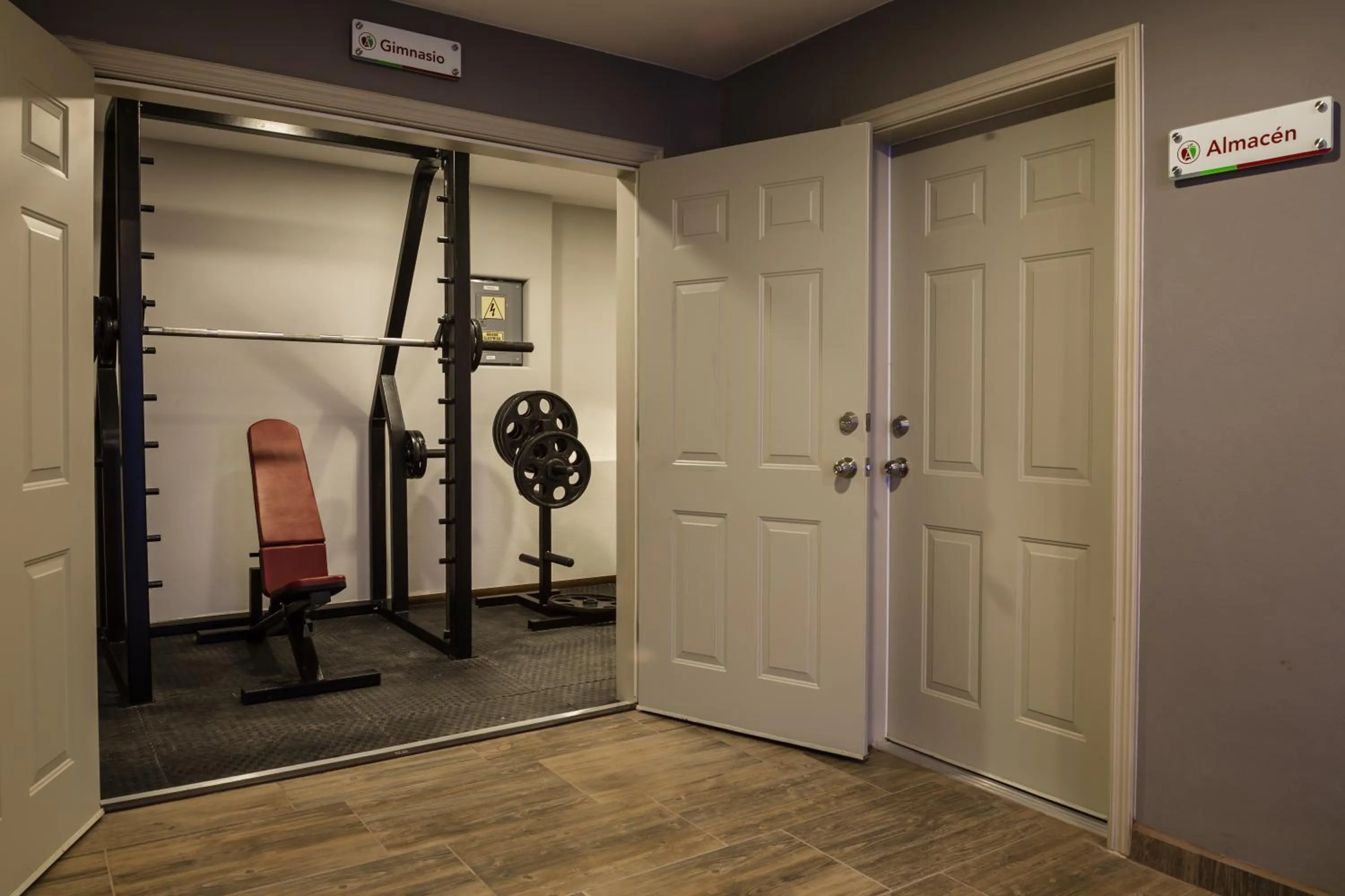 Fitness centre/facilities in Apple Inn
