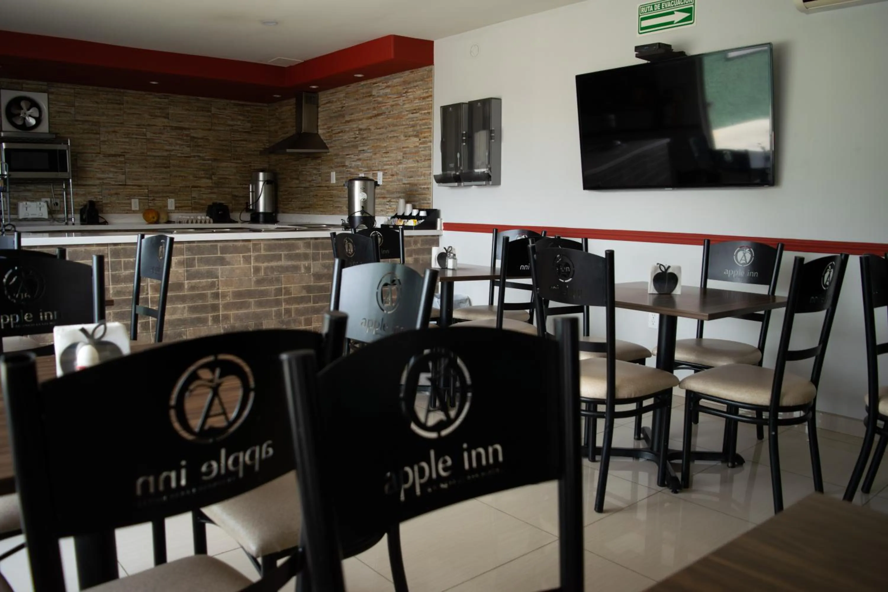 Restaurant/places to eat in Apple Inn