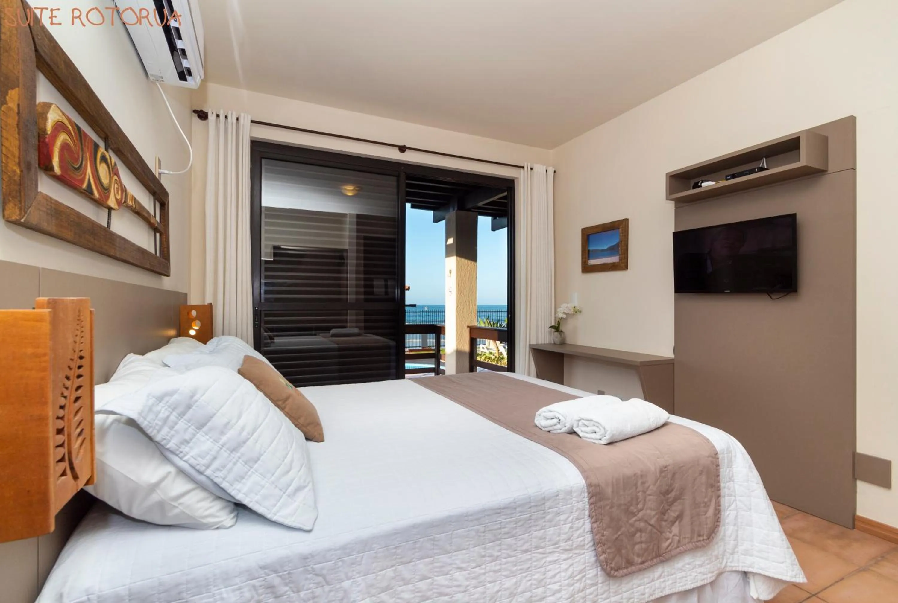 View (from property/room), Bed in Pousada Kia Ora Bombinhas