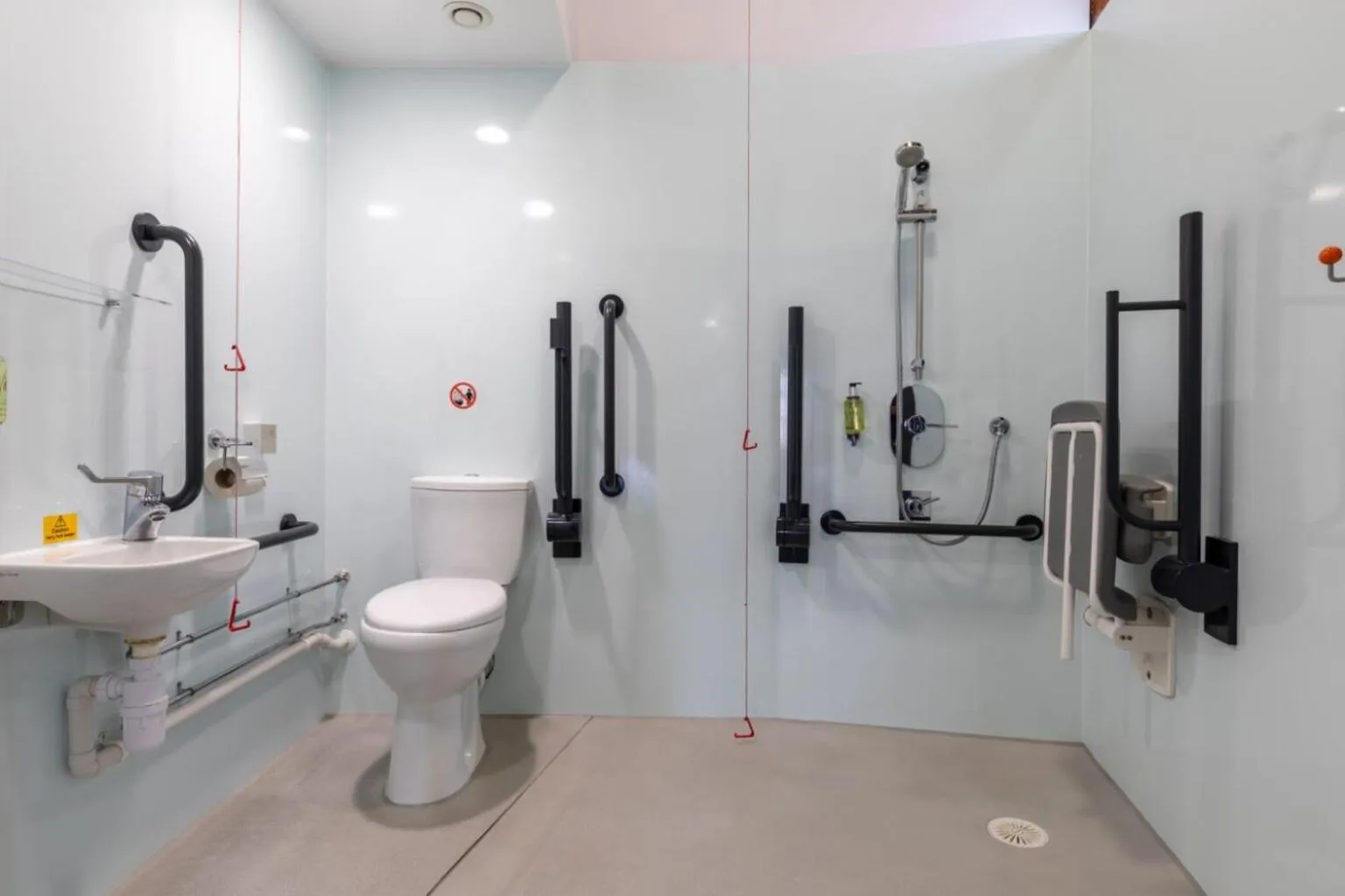 Toilet in easyHotel Manchester