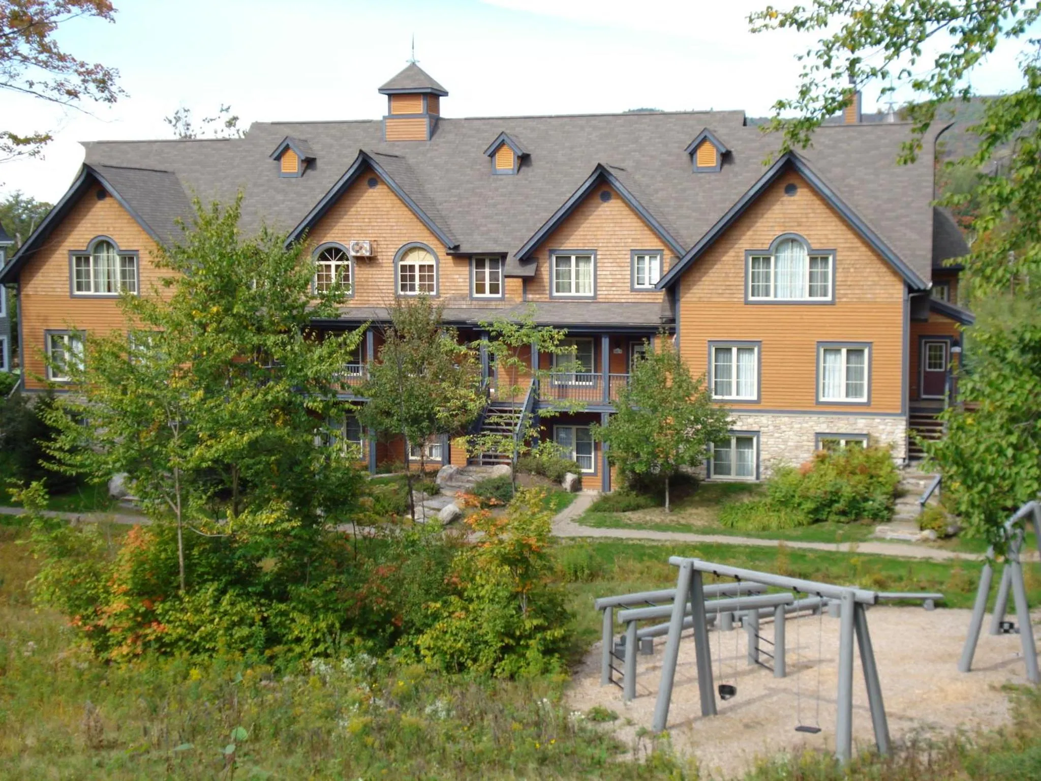 Property building in Les Manoirs by Rendez-Vous Mont-Tremblant
