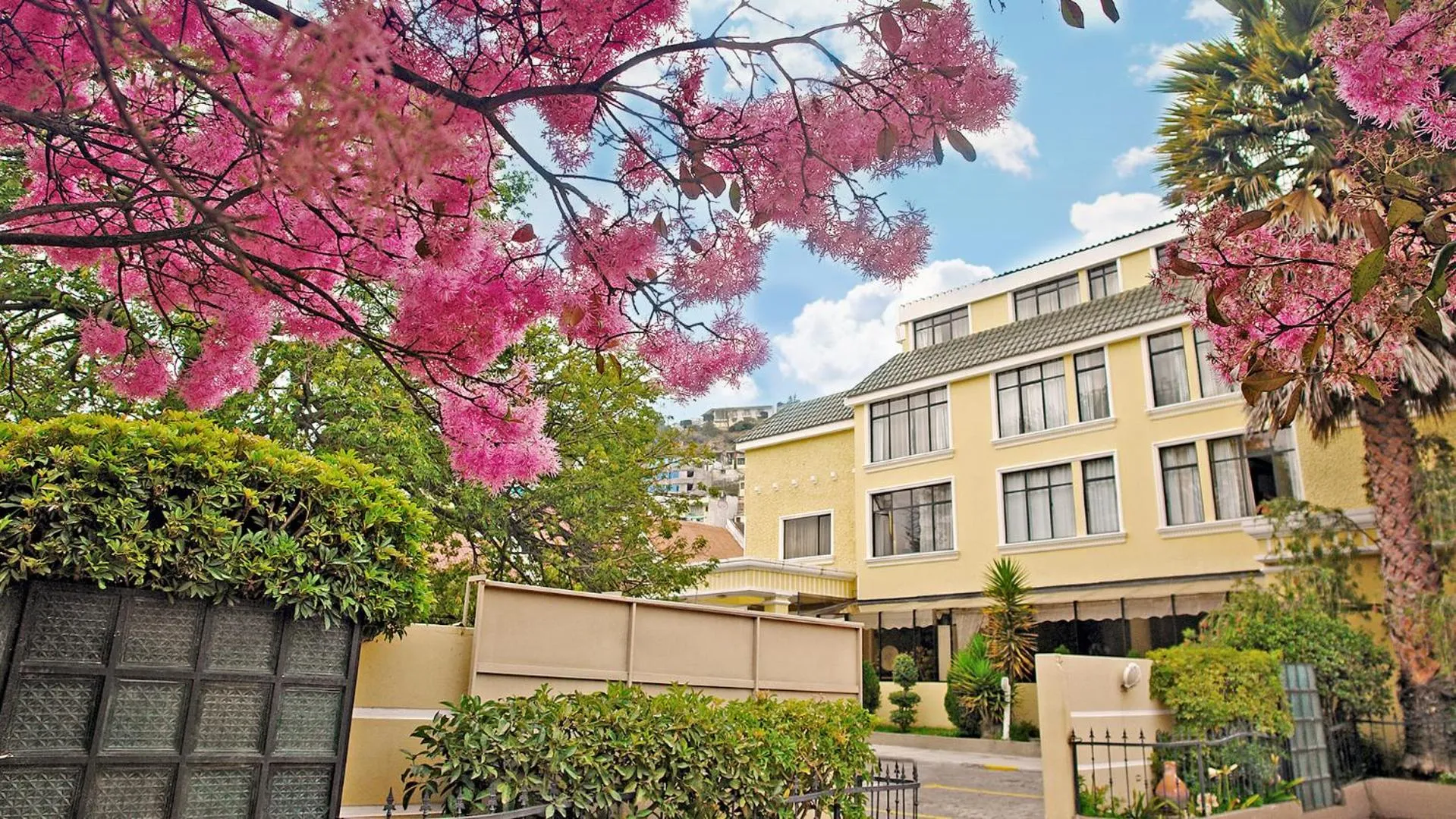 Property building in Hotel Florida