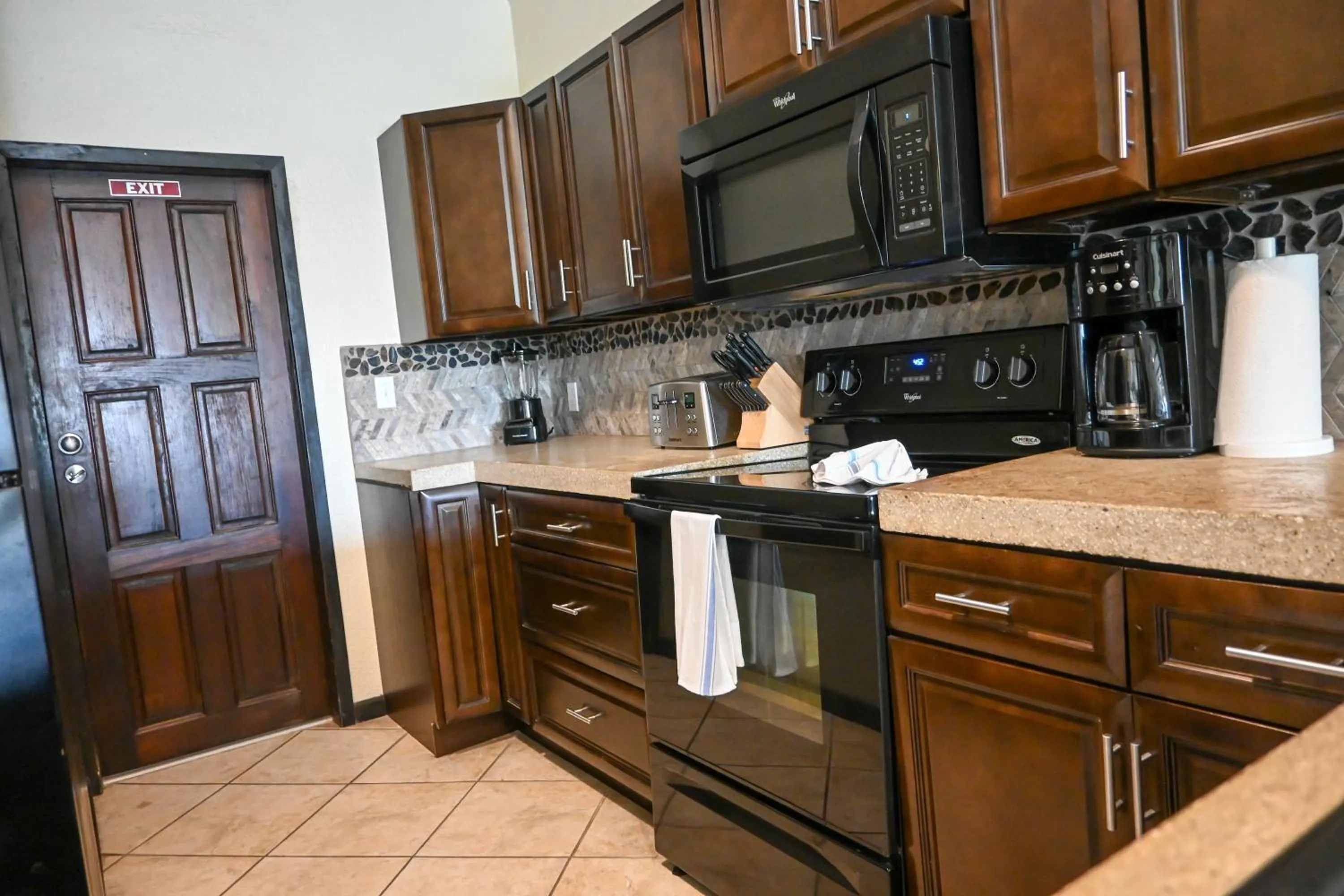 Kitchen or kitchenette in The Palapa House