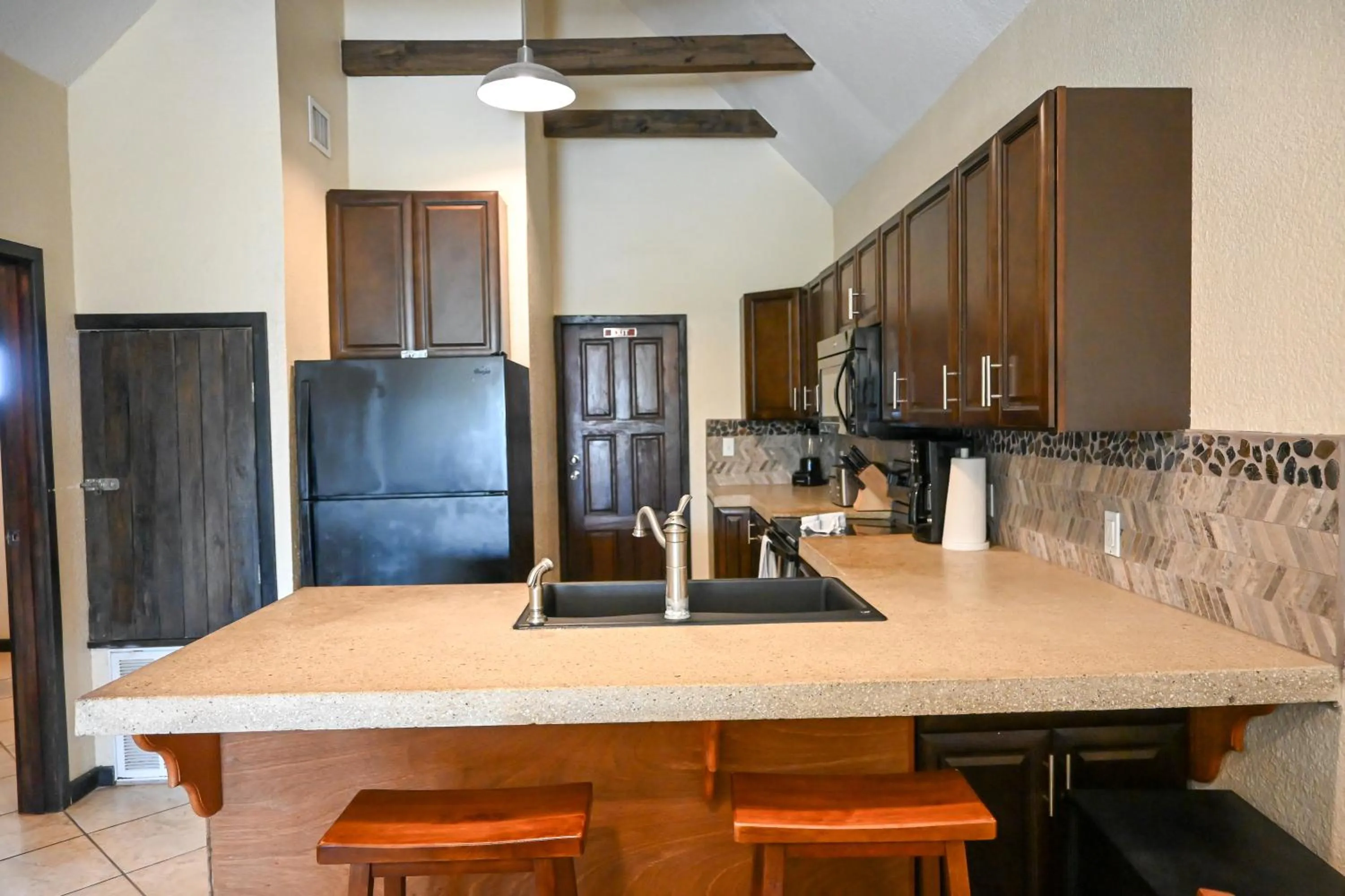 Kitchen or kitchenette in The Palapa House