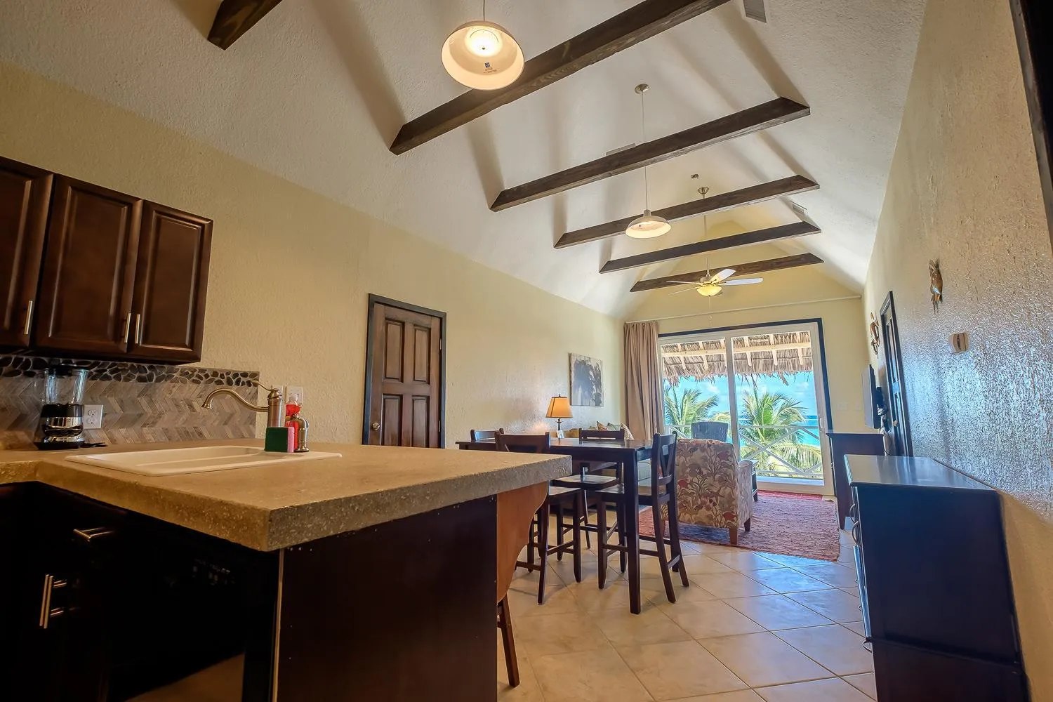Kitchen or kitchenette in The Palapa House
