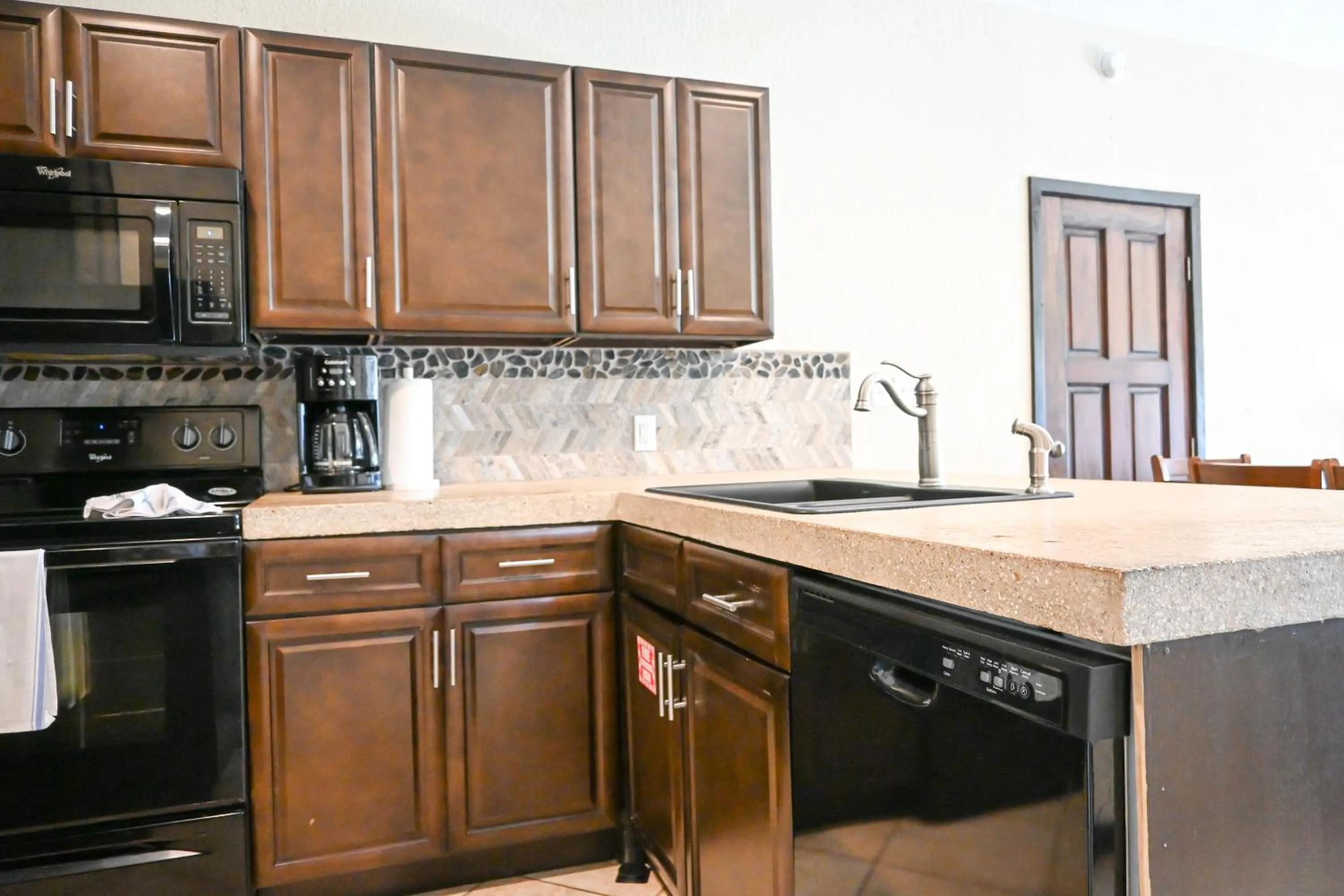Kitchen or kitchenette in The Palapa House