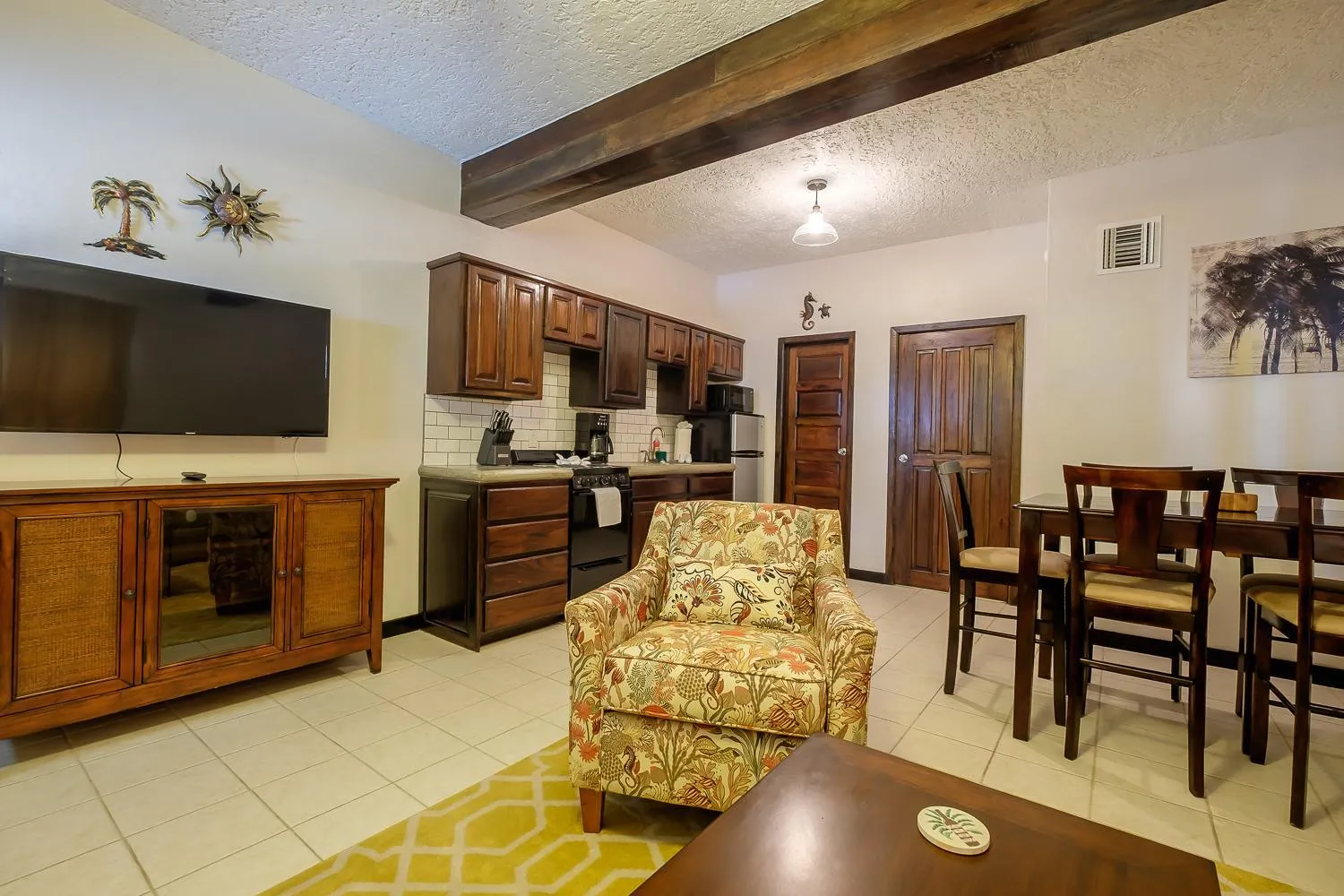 Kitchen or kitchenette in The Palapa House