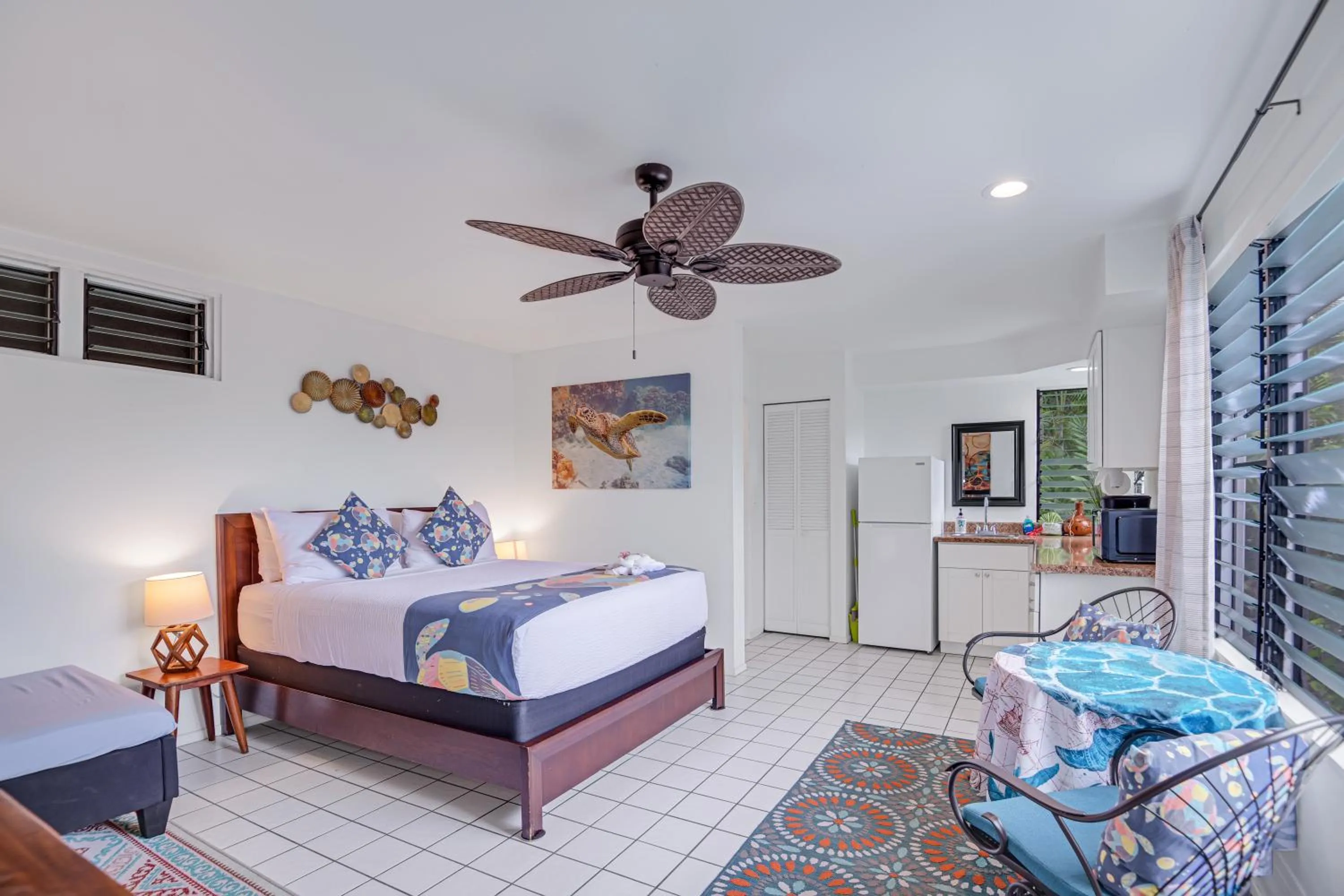 Bed in Big Island Retreat - No Resort Fees