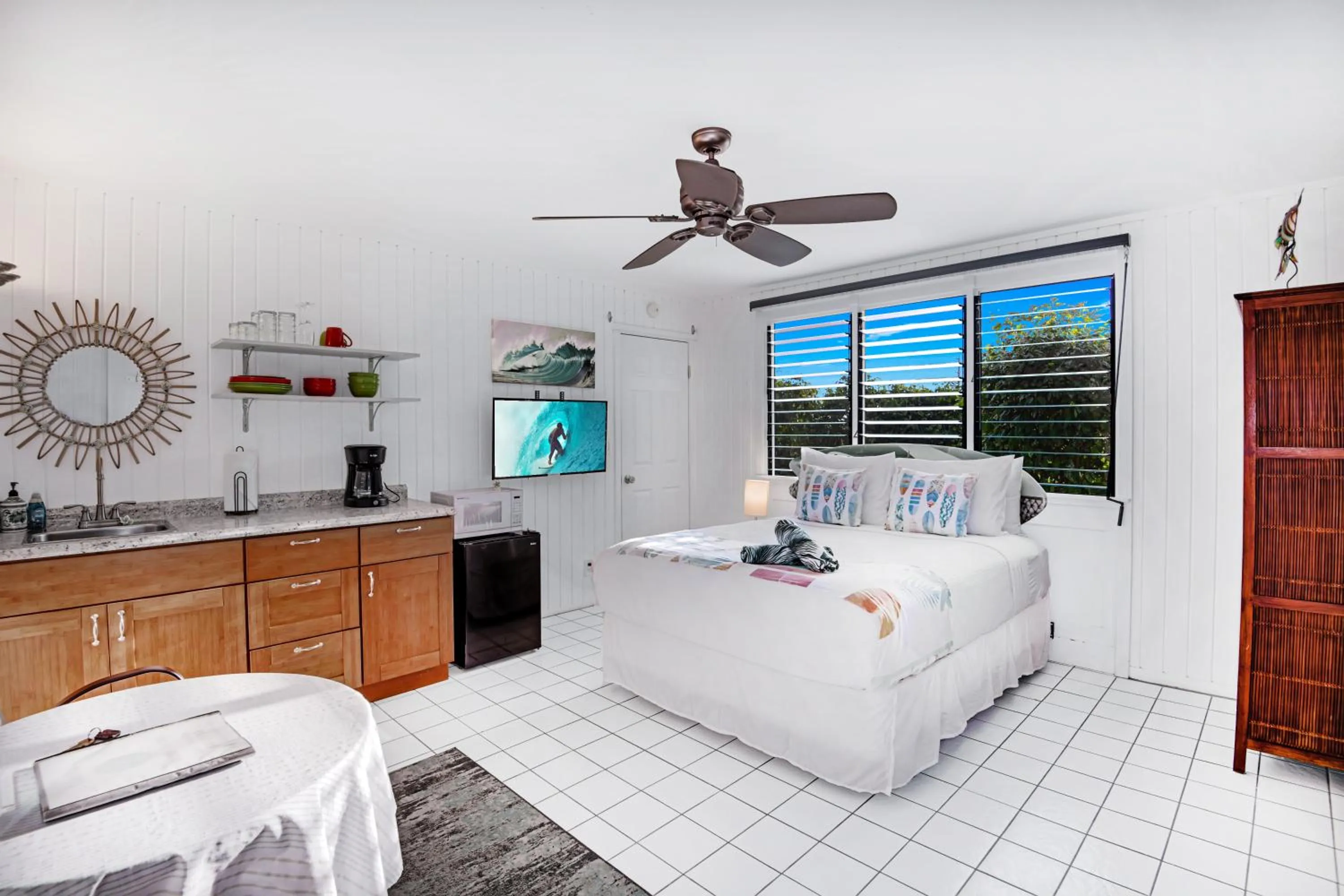 Bed in Big Island Retreat - No Resort Fees