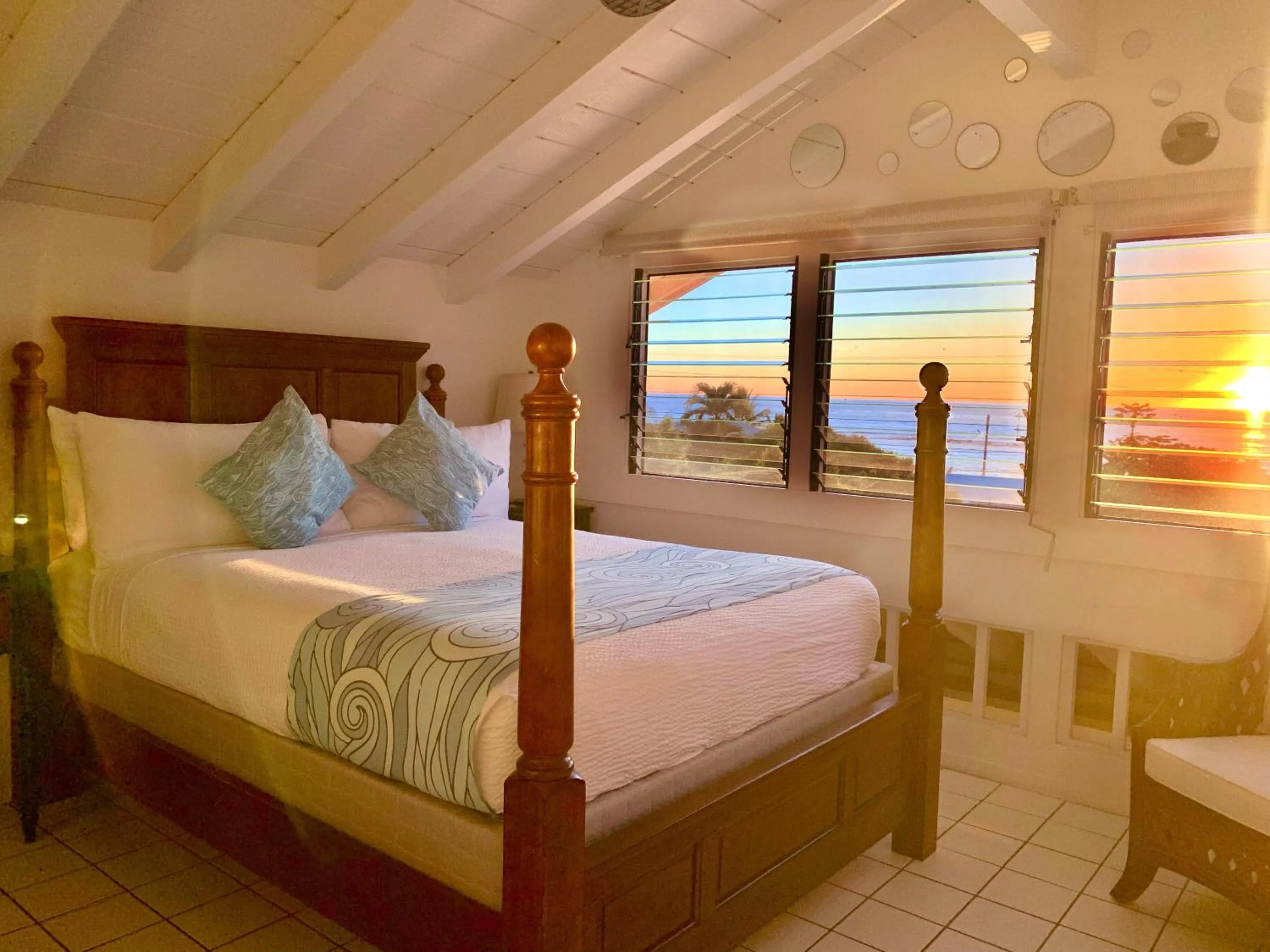 Bed in Big Island Retreat - No Resort Fees