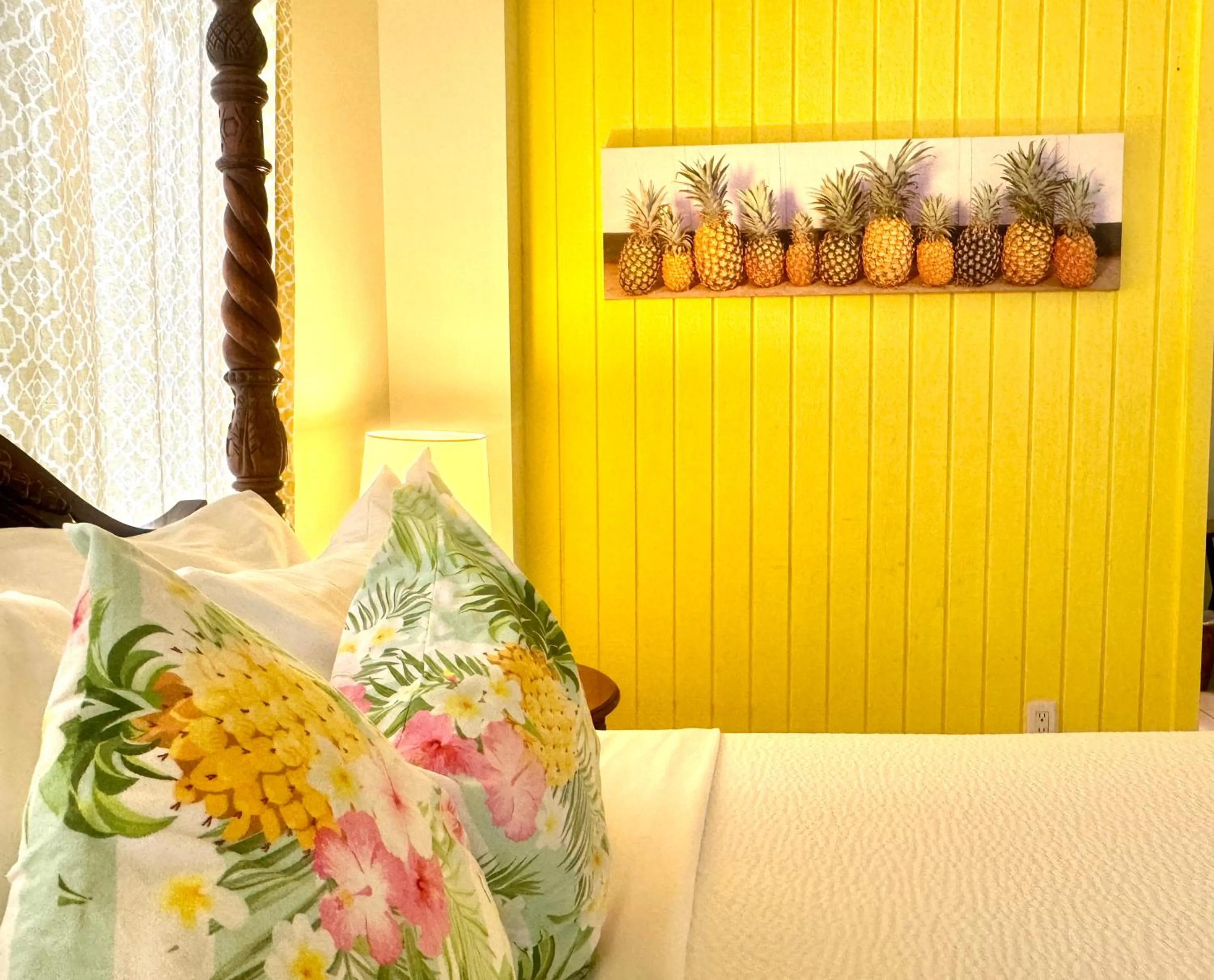 Bed in Big Island Retreat - No Resort Fees