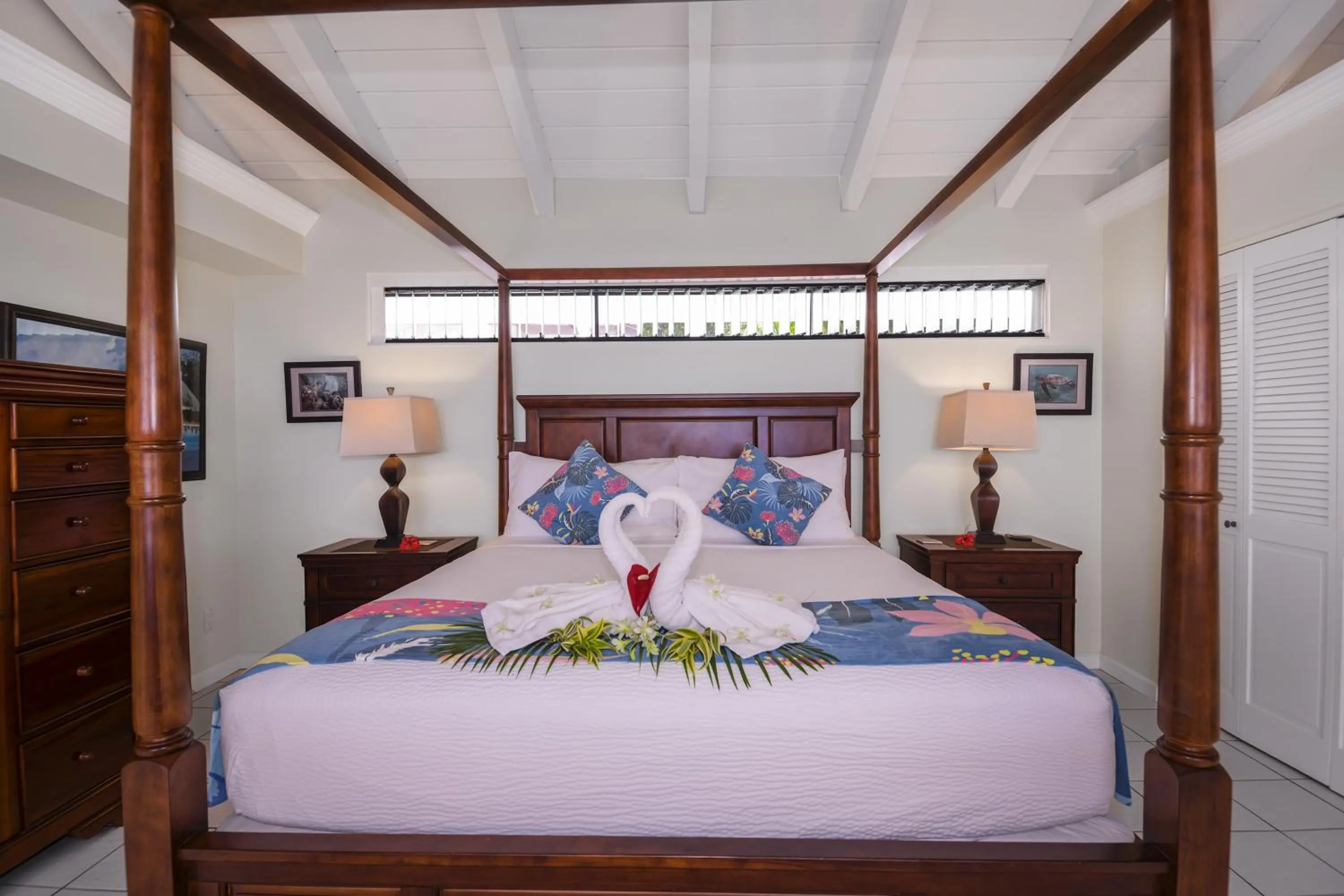 Bed in Big Island Retreat - No Resort Fees